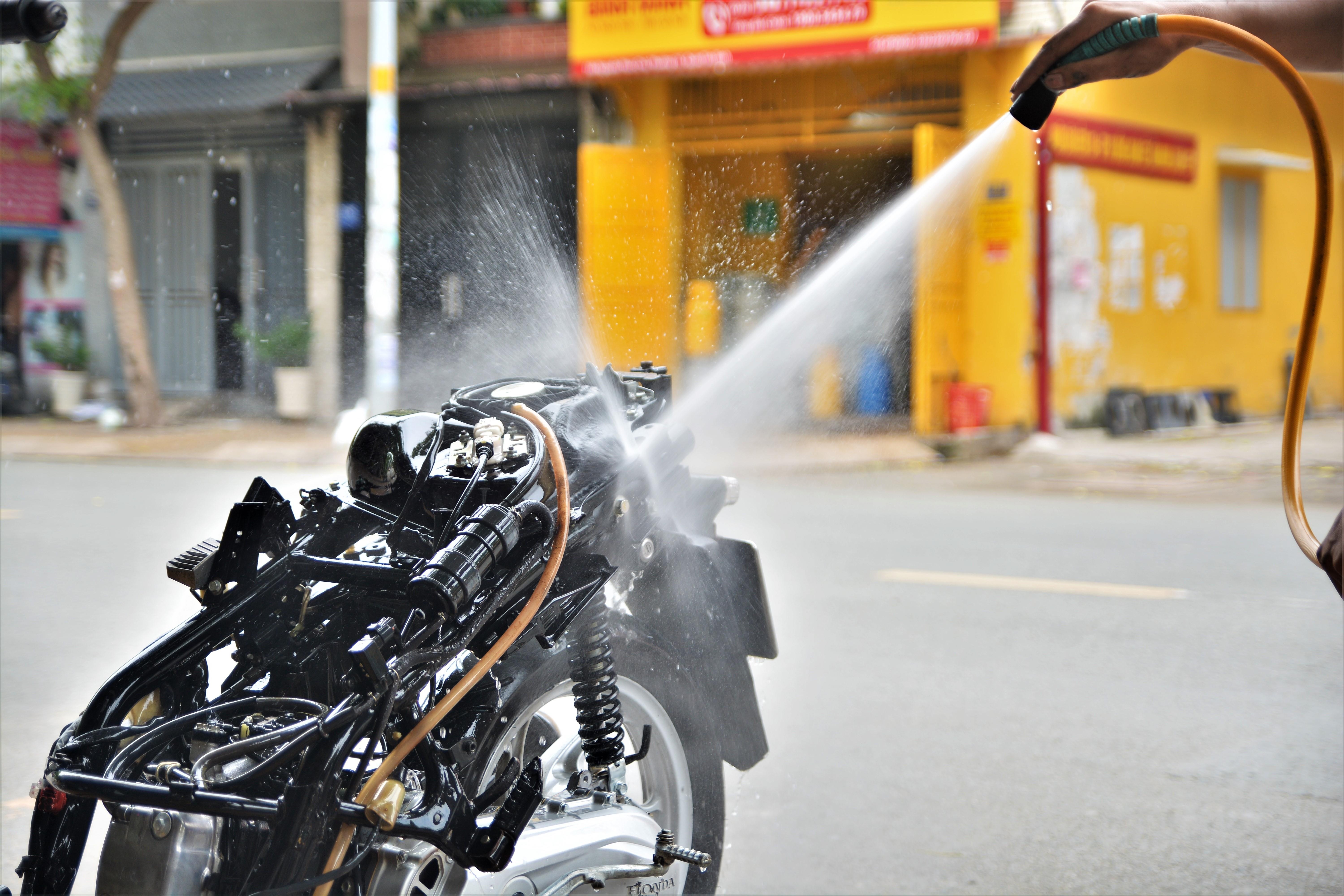 Rửa xe máy siêu sạch ảnh 14 Rua xe may sieu sach anh 14