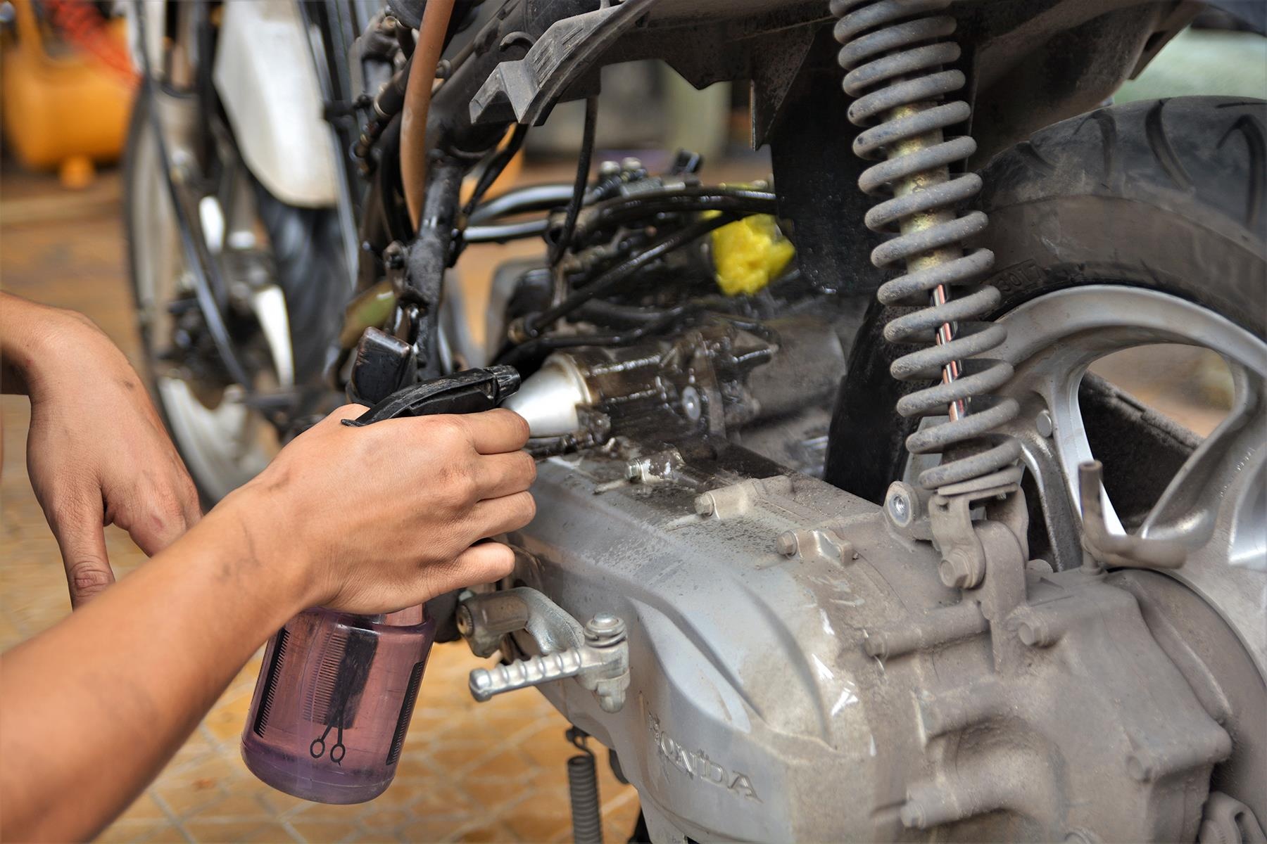 Rửa xe máy siêu sạch ảnh 9 Rua xe may sieu sach anh 9