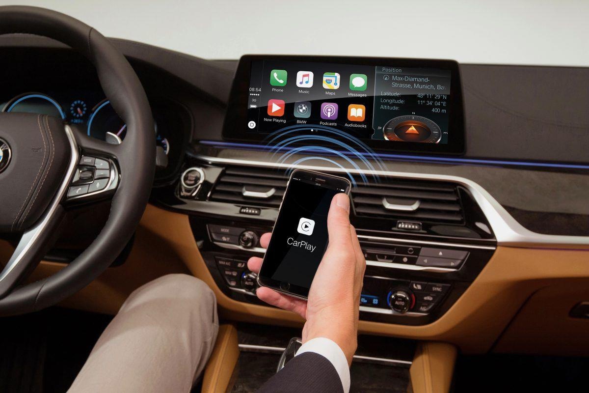 Tai sao BMW thu phi nguoi dung 80 USD cho Apple CarPlay? hinh anh