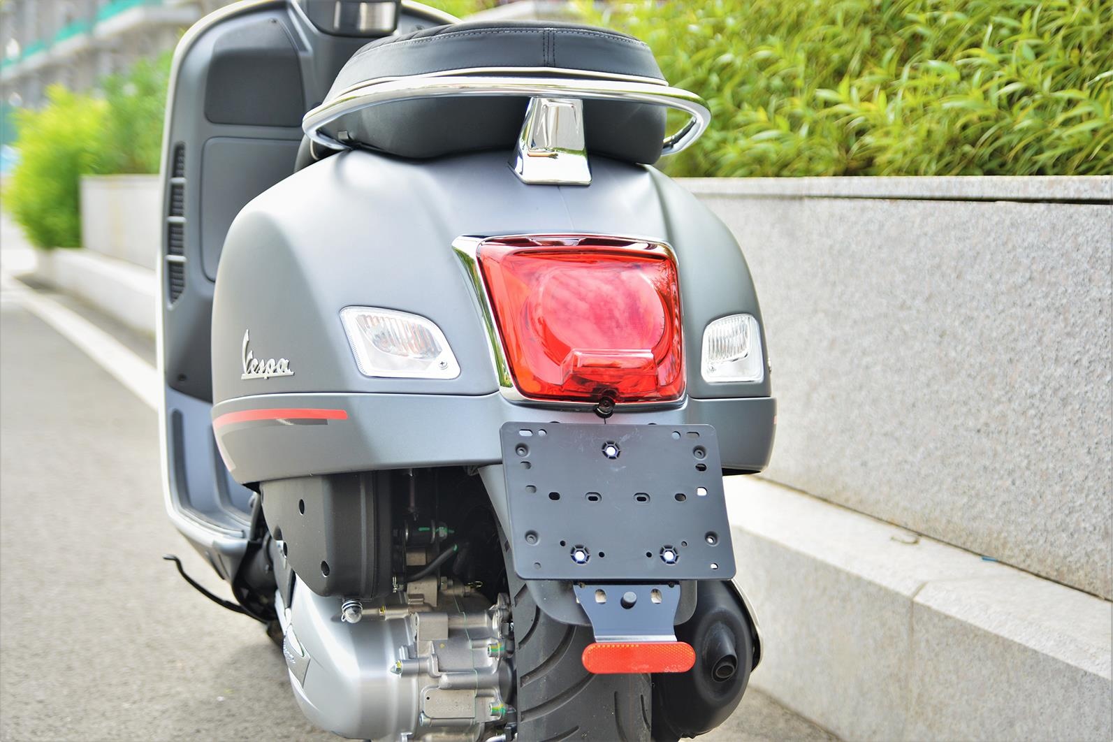 Chi tiet Vespa GTS Super 150 anh 10