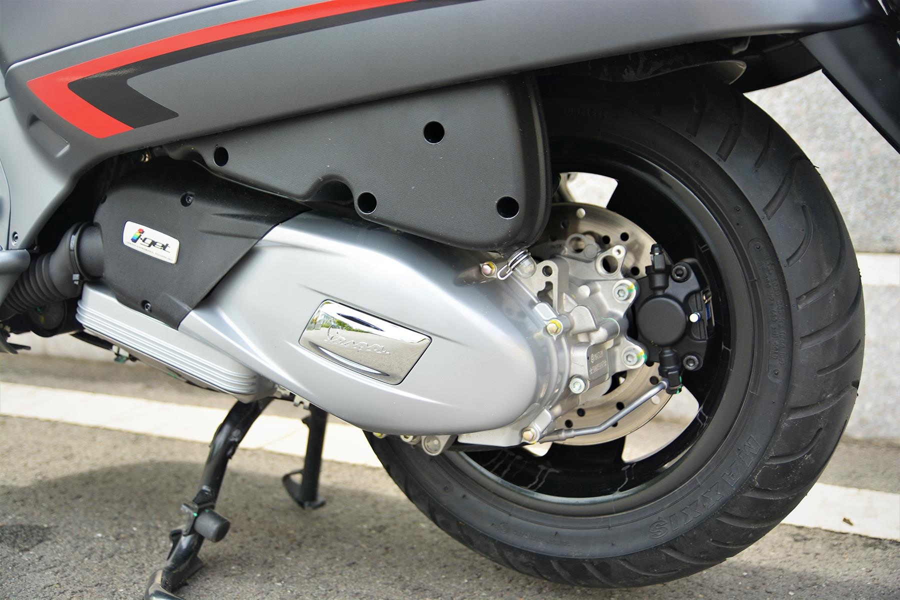 Chi tiet Vespa GTS Super 150 anh 12