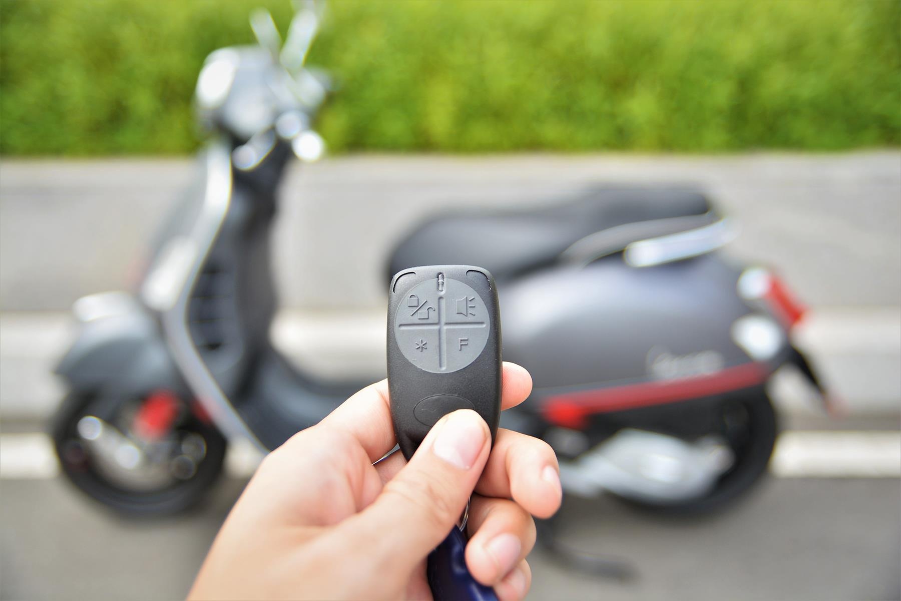 Chi tiet Vespa GTS Super 150 anh 13