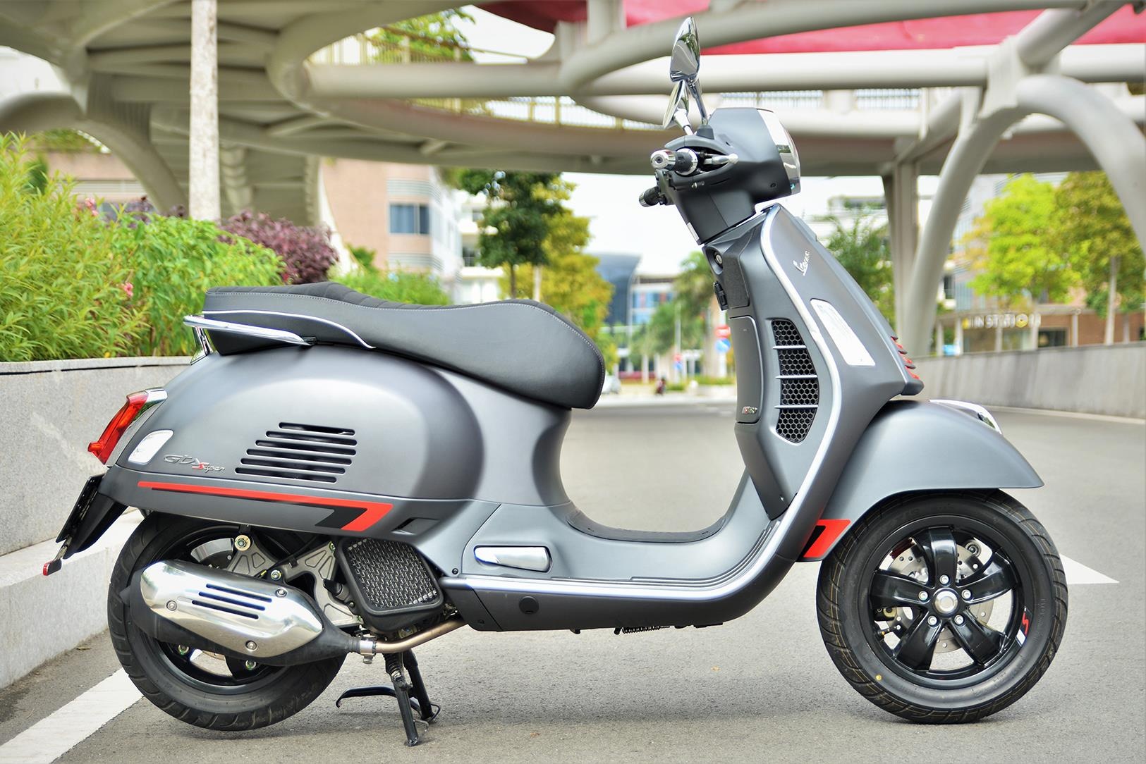 Chi tiet Vespa GTS Super 150 anh 14