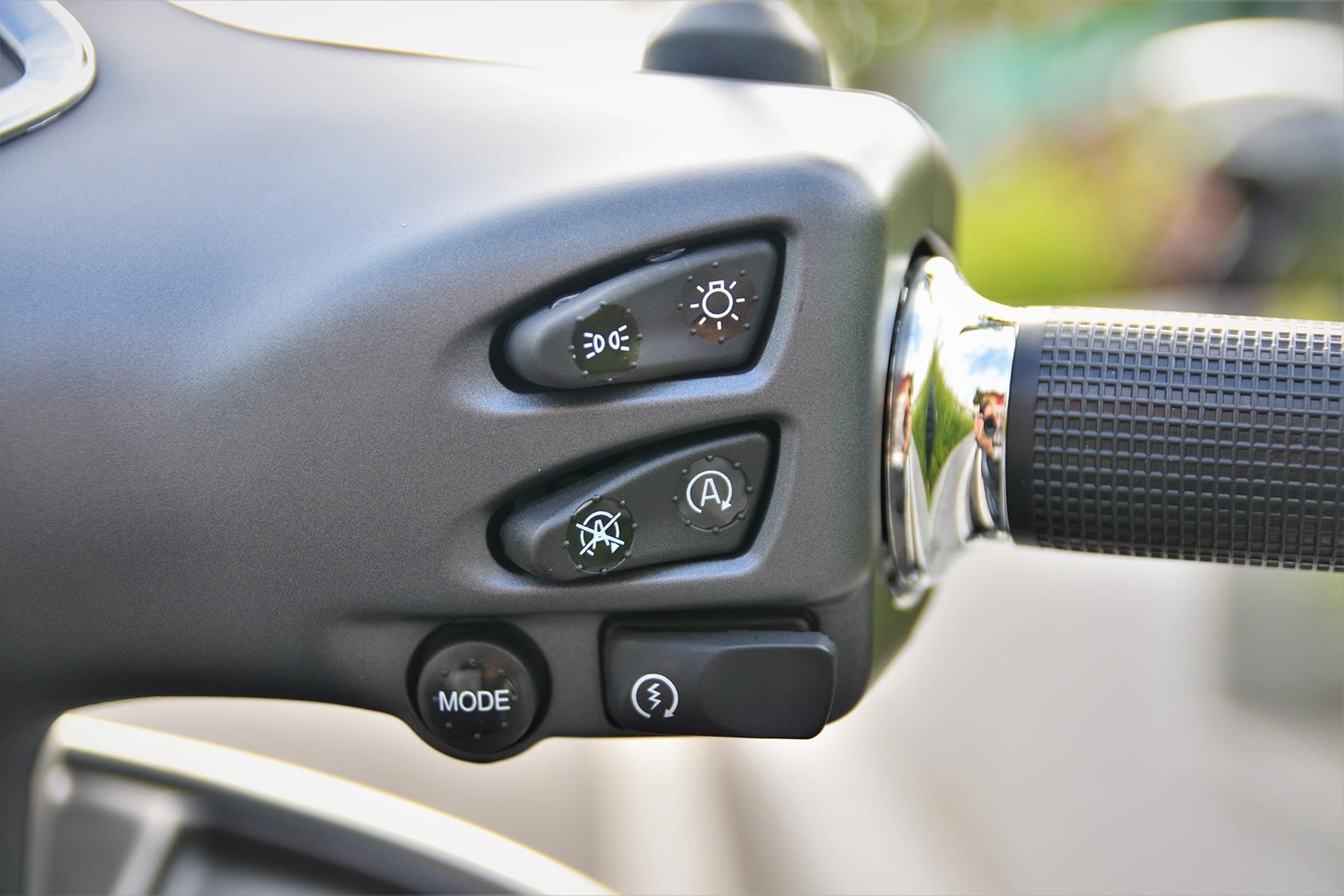 Chi tiet Vespa GTS Super 150 anh 5