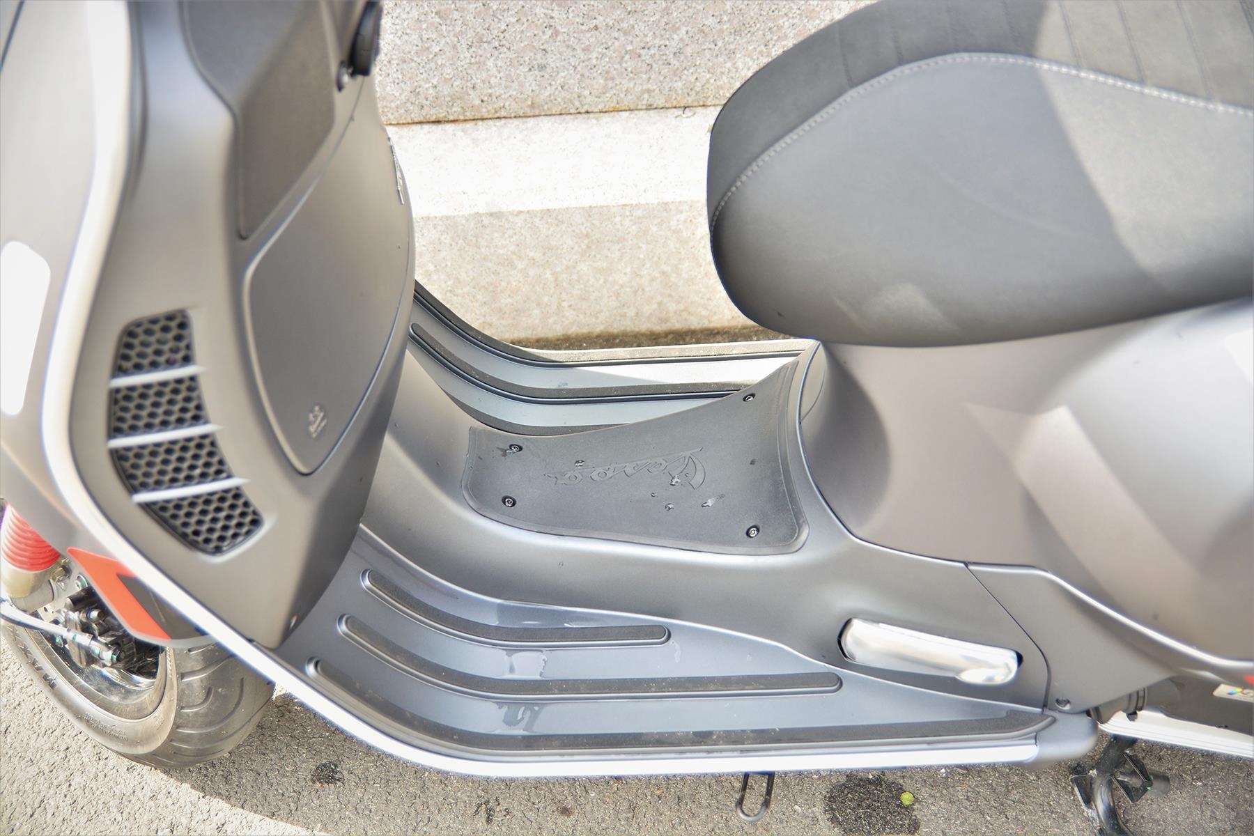 Chi tiet Vespa GTS Super 150 anh 8