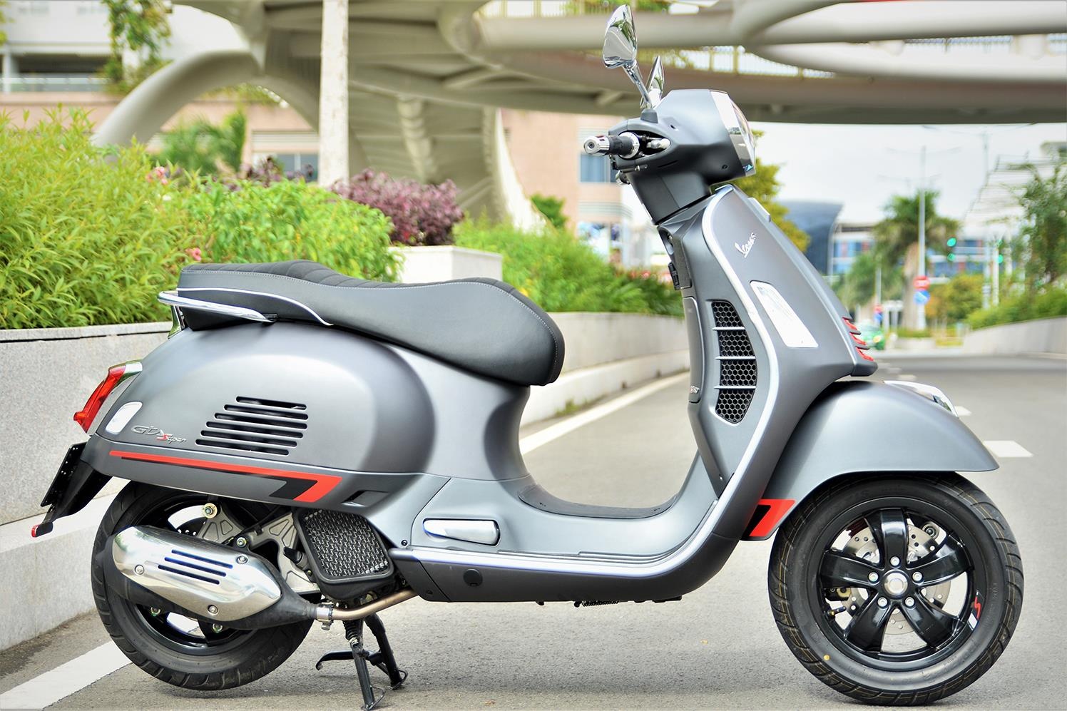 Chi tiet Vespa GTS Super 150 the he moi - them cong nghe, giu gia ban hinh anh