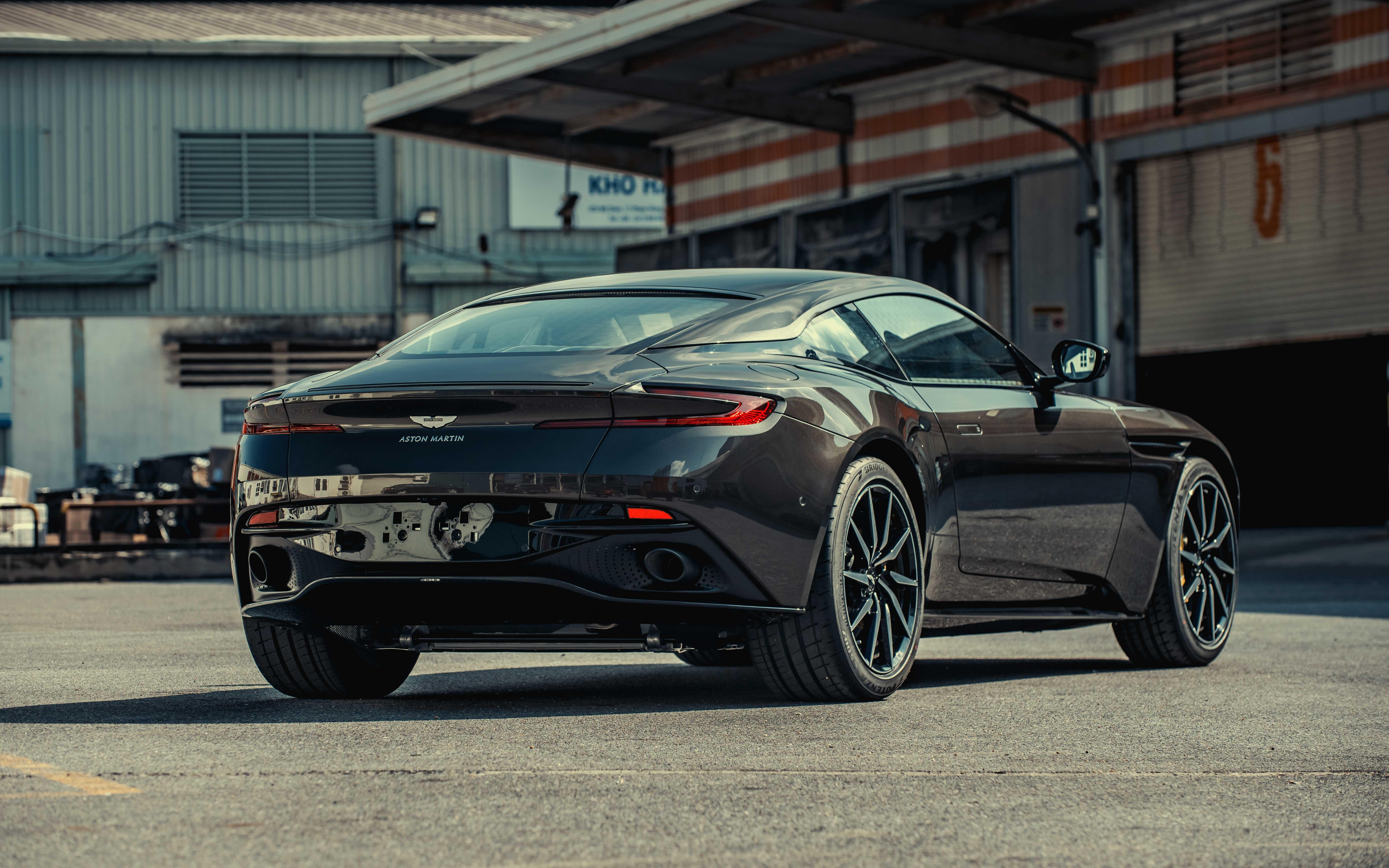 Aston Martin DB11 cap ben Viet Nam anh 4