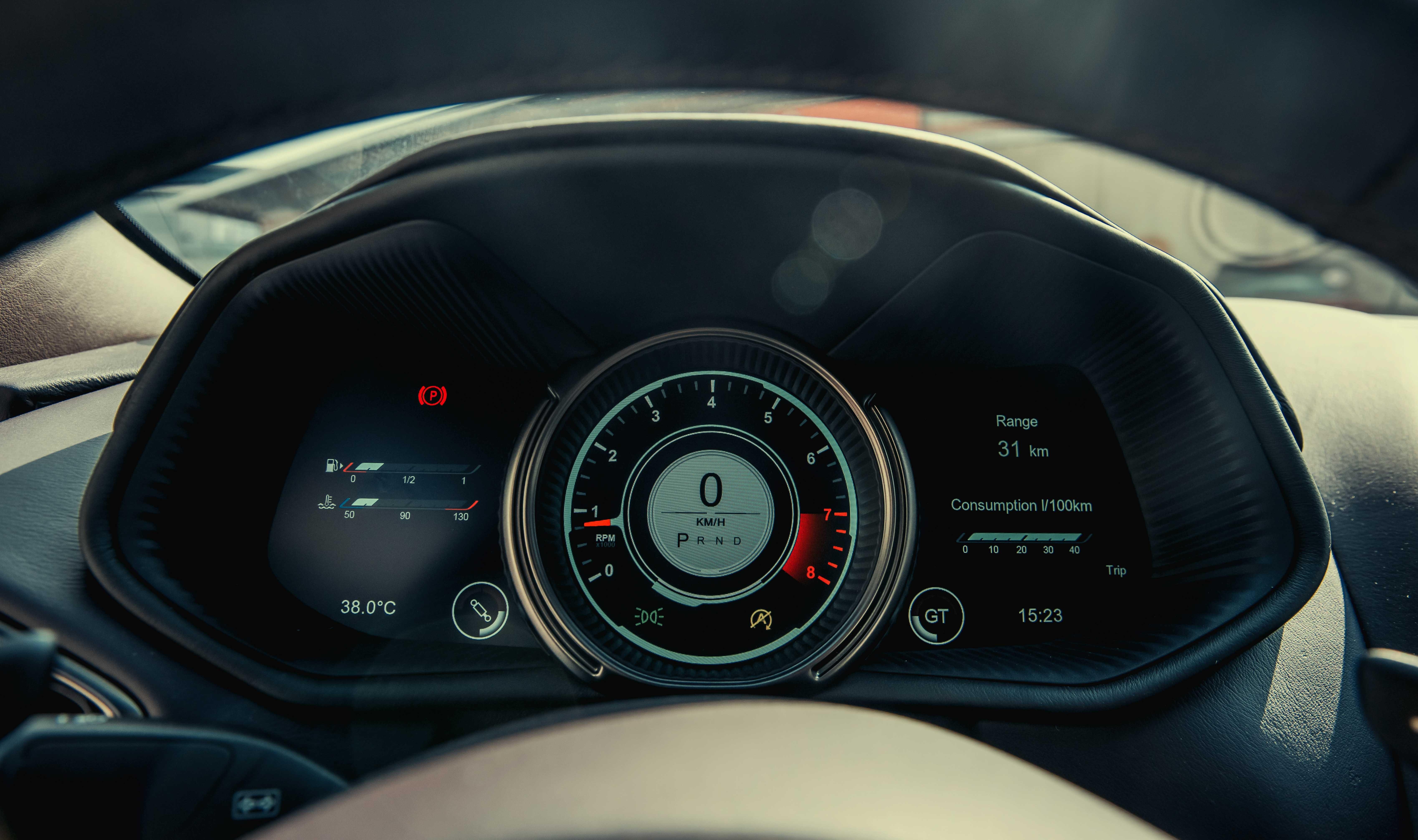 Aston Martin DB11 cap ben Viet Nam anh 5