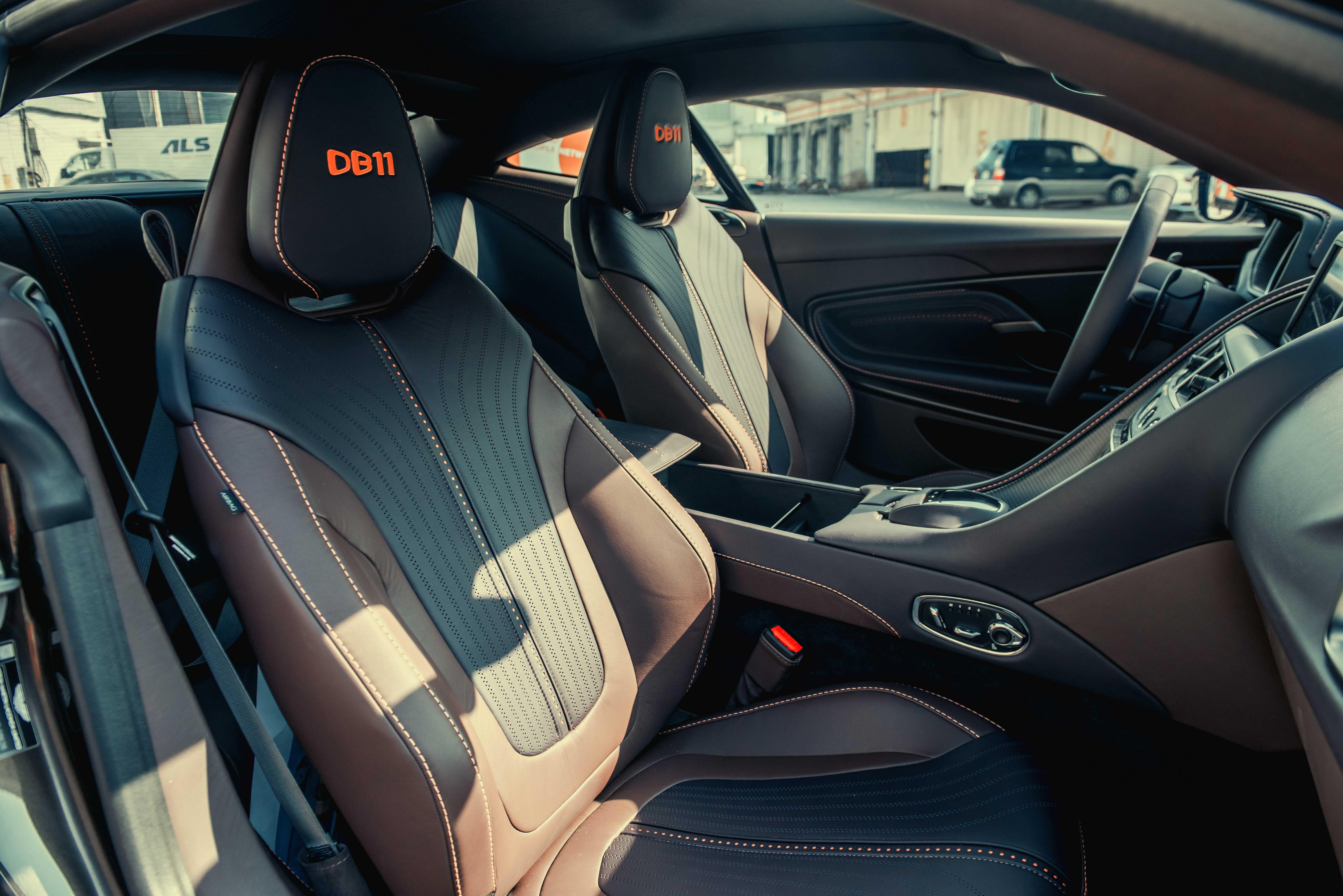 Aston Martin DB11 cap ben Viet Nam anh 6