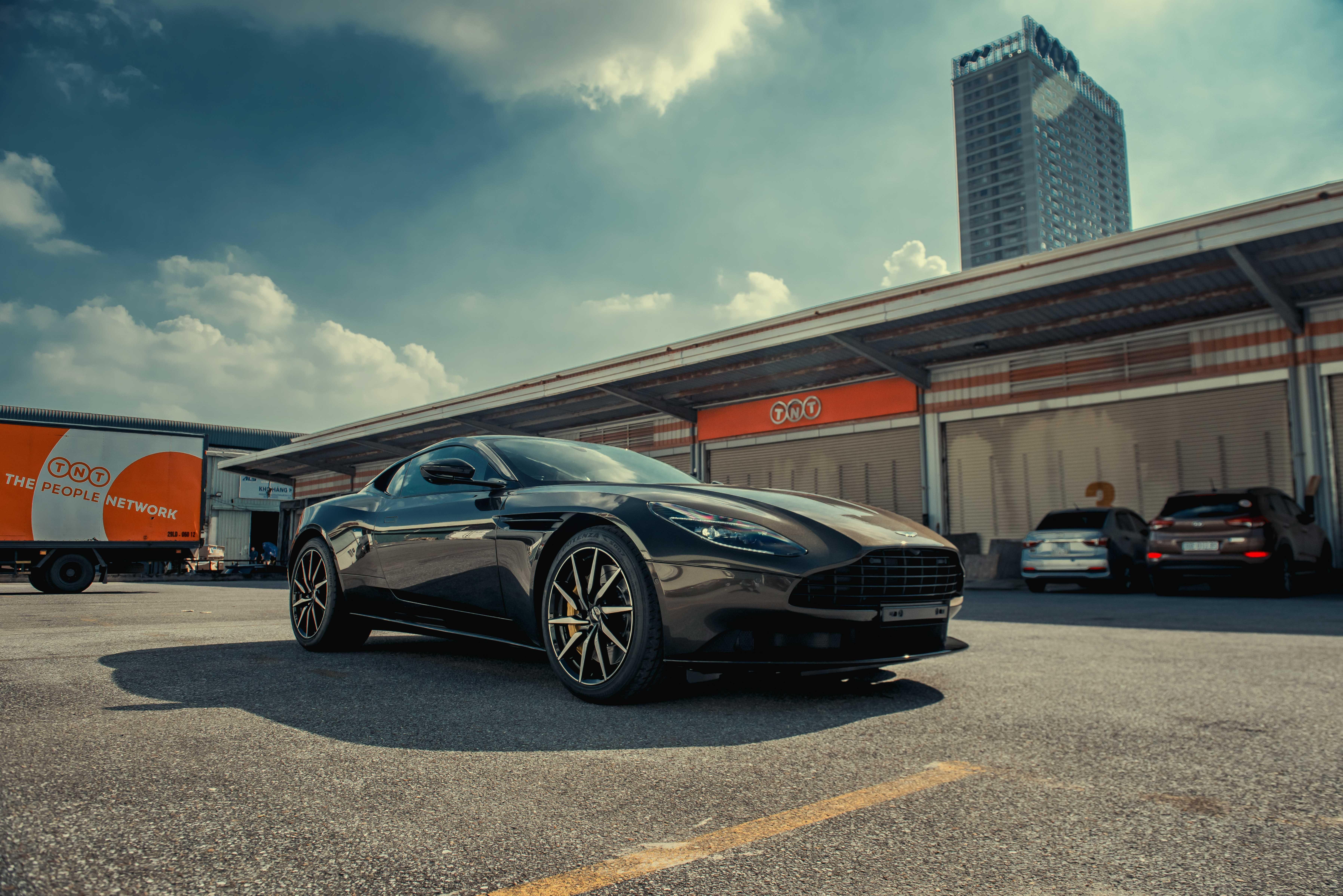 Aston Martin DB11 cap ben Viet Nam anh 8