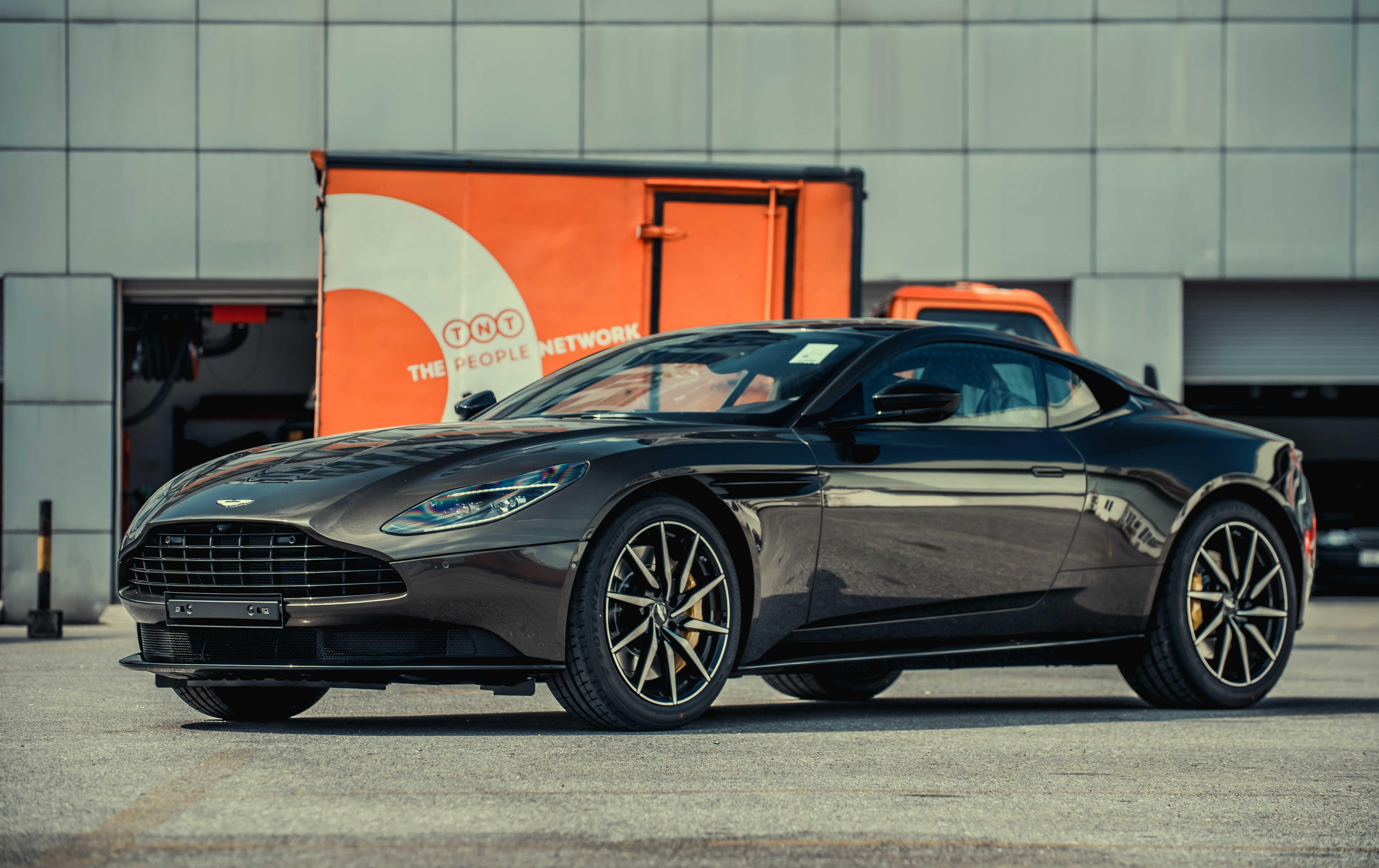 Aston Martin DB11 cap ben Viet Nam anh 1