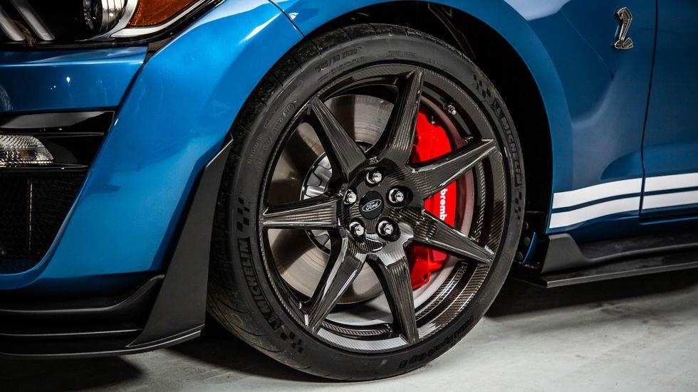 Ford tang mot chiec Shellby Mustang GT500 anh 4