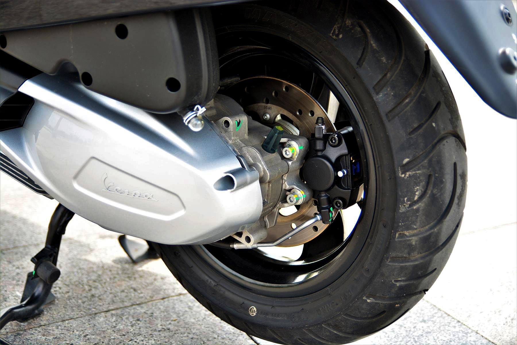 Những lựa chọn xe máy cùng tầm giá Honda SH 350i ảnh 5 Nhung lua chon xe may cung tam gia Honda SH 350i anh 5