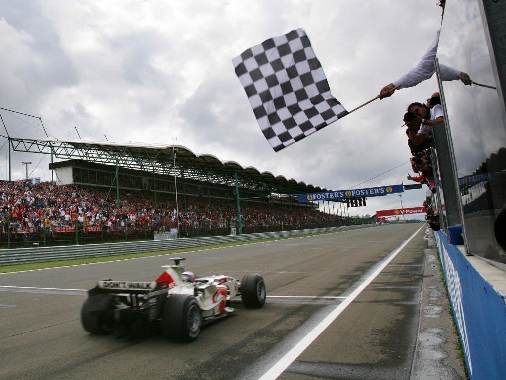 Cac loai co hieu duoc dung trong giai dua F1 anh 10