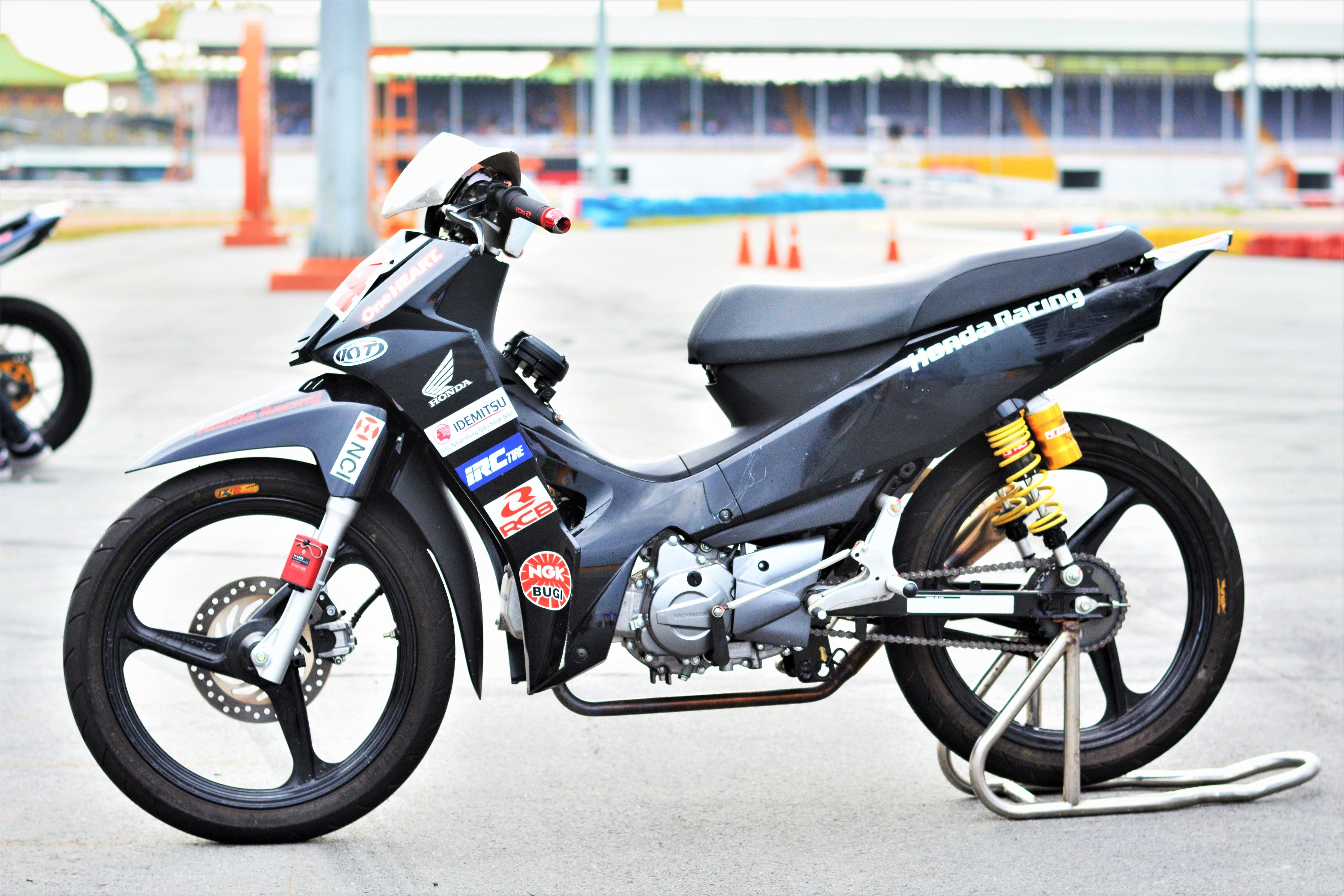Honda Blade phien ban xe dua anh 1