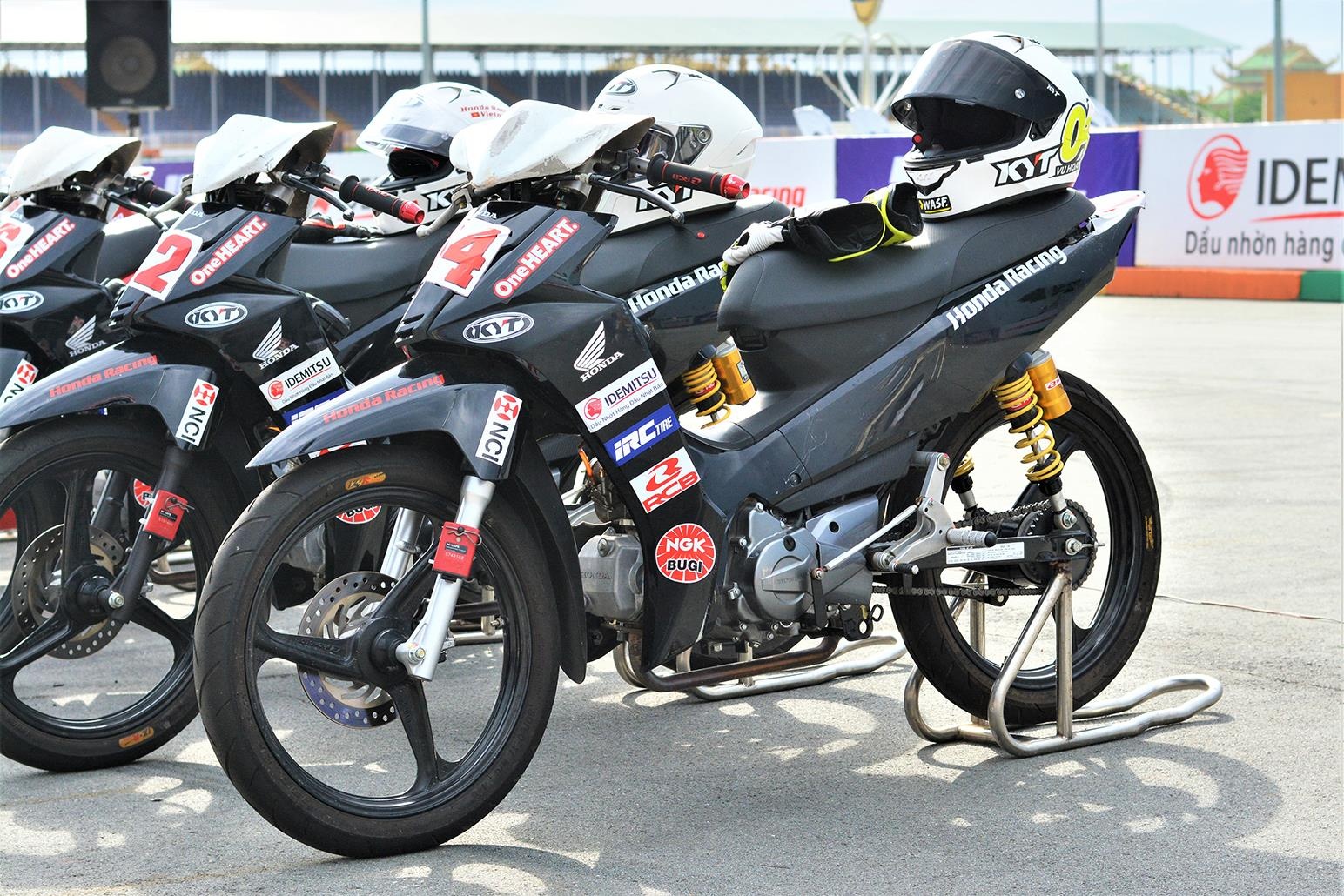 Honda Blade phien ban xe dua anh 8