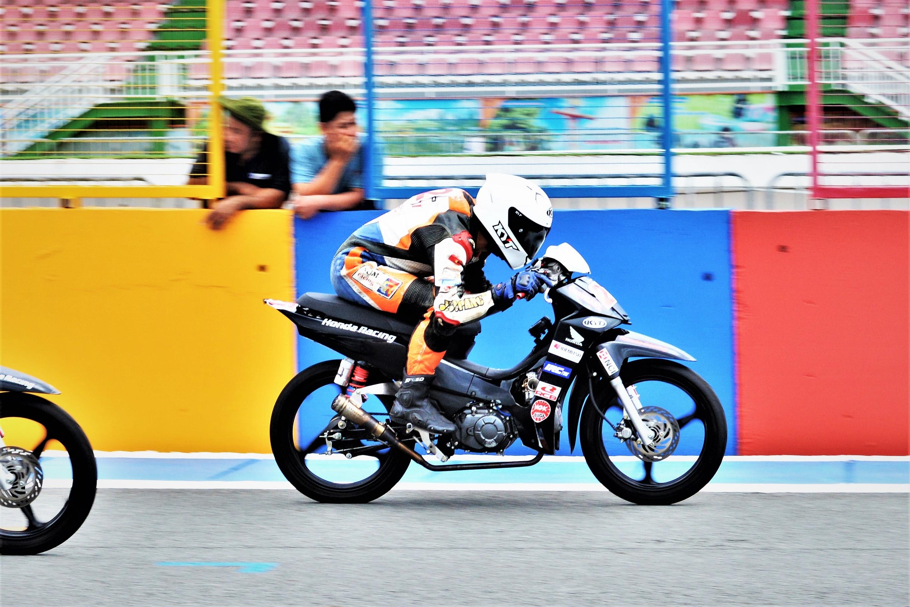 Can canh Honda Blade phien ban xe dua - tang suc manh, them tay con hinh anh