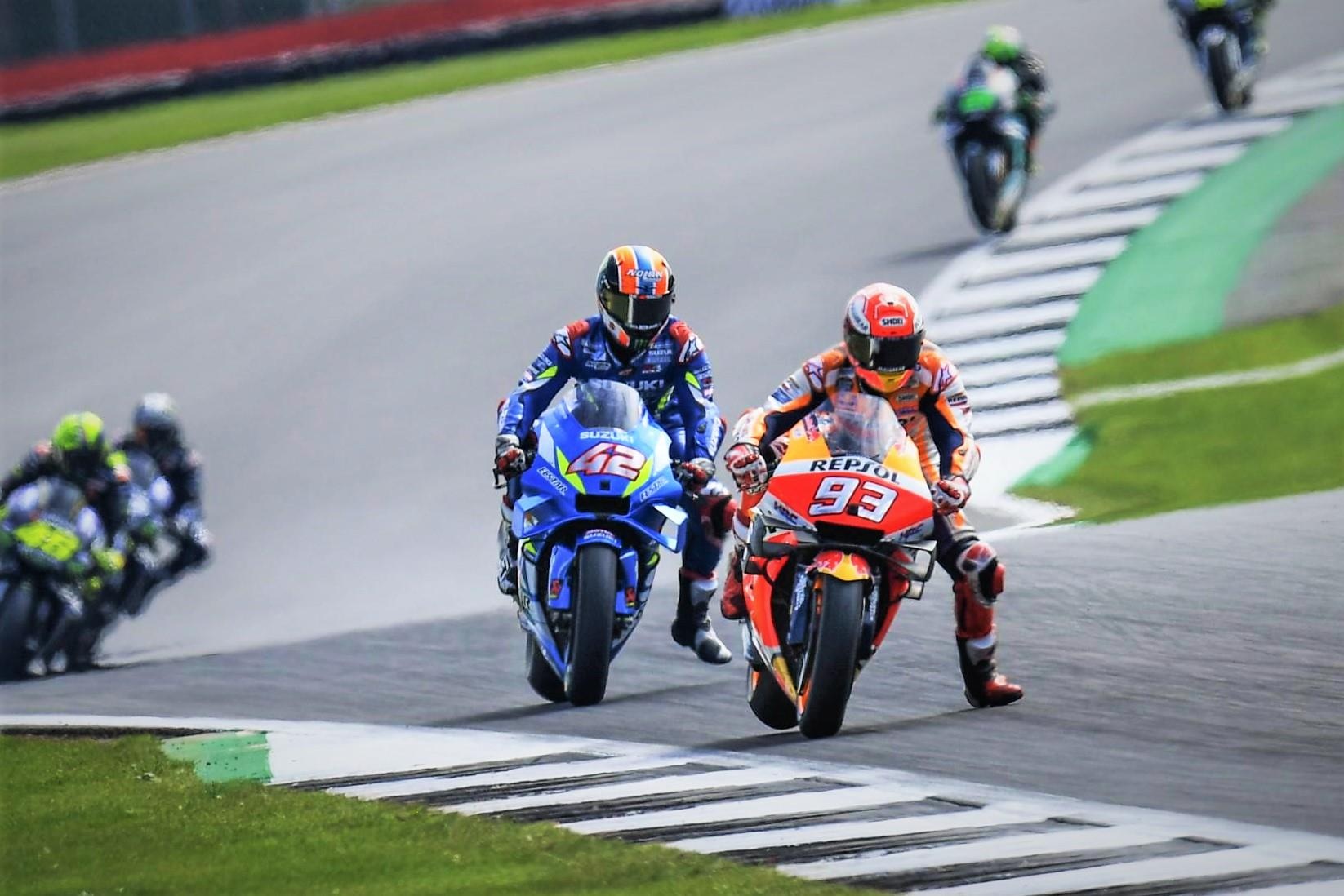 MotoGP chang 12 - Suzuki vuot mat Honda, chenh lech chi 0,013 giay hinh anh