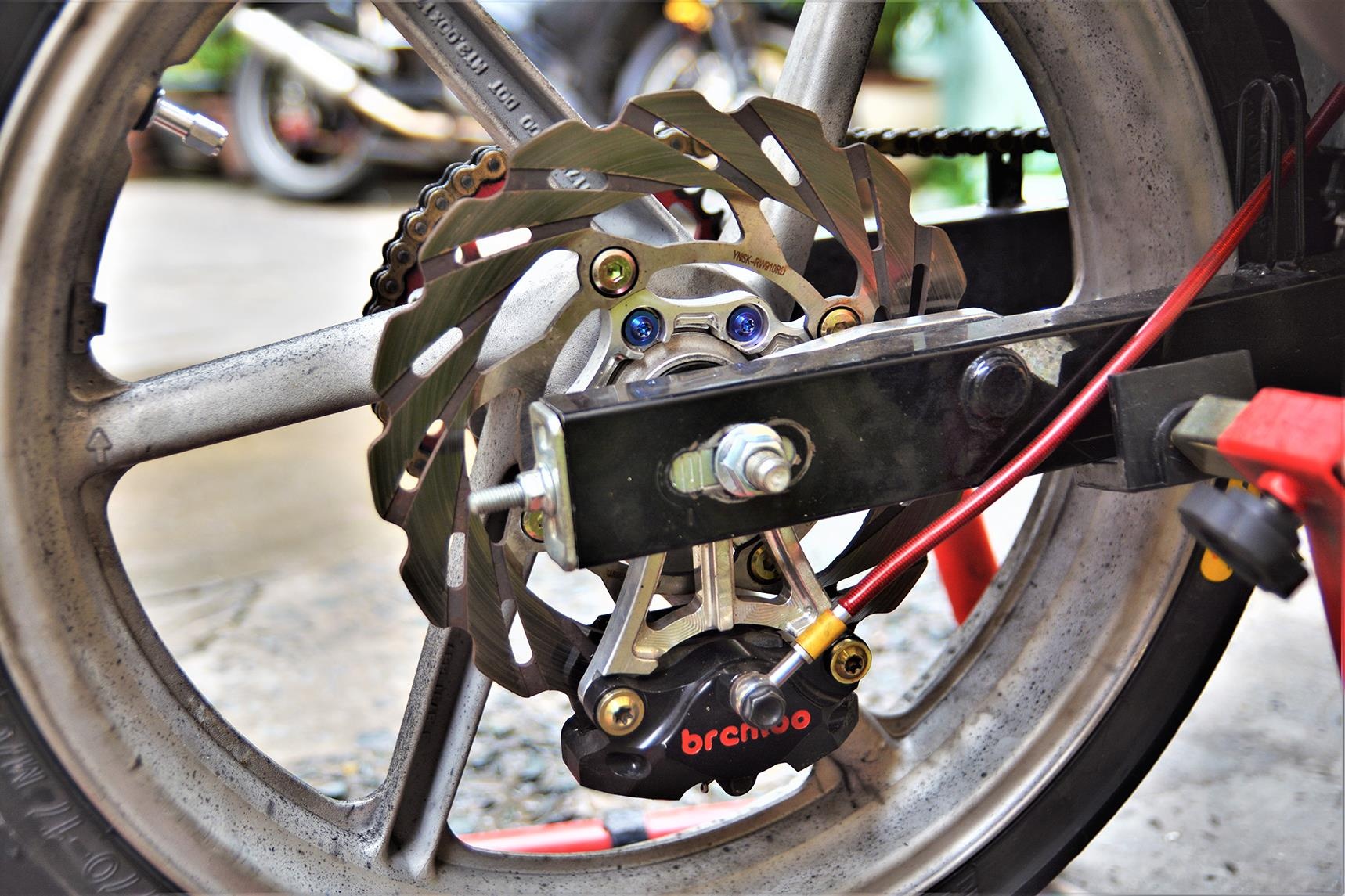 Suzuki Raider phien ban xe dua anh 12