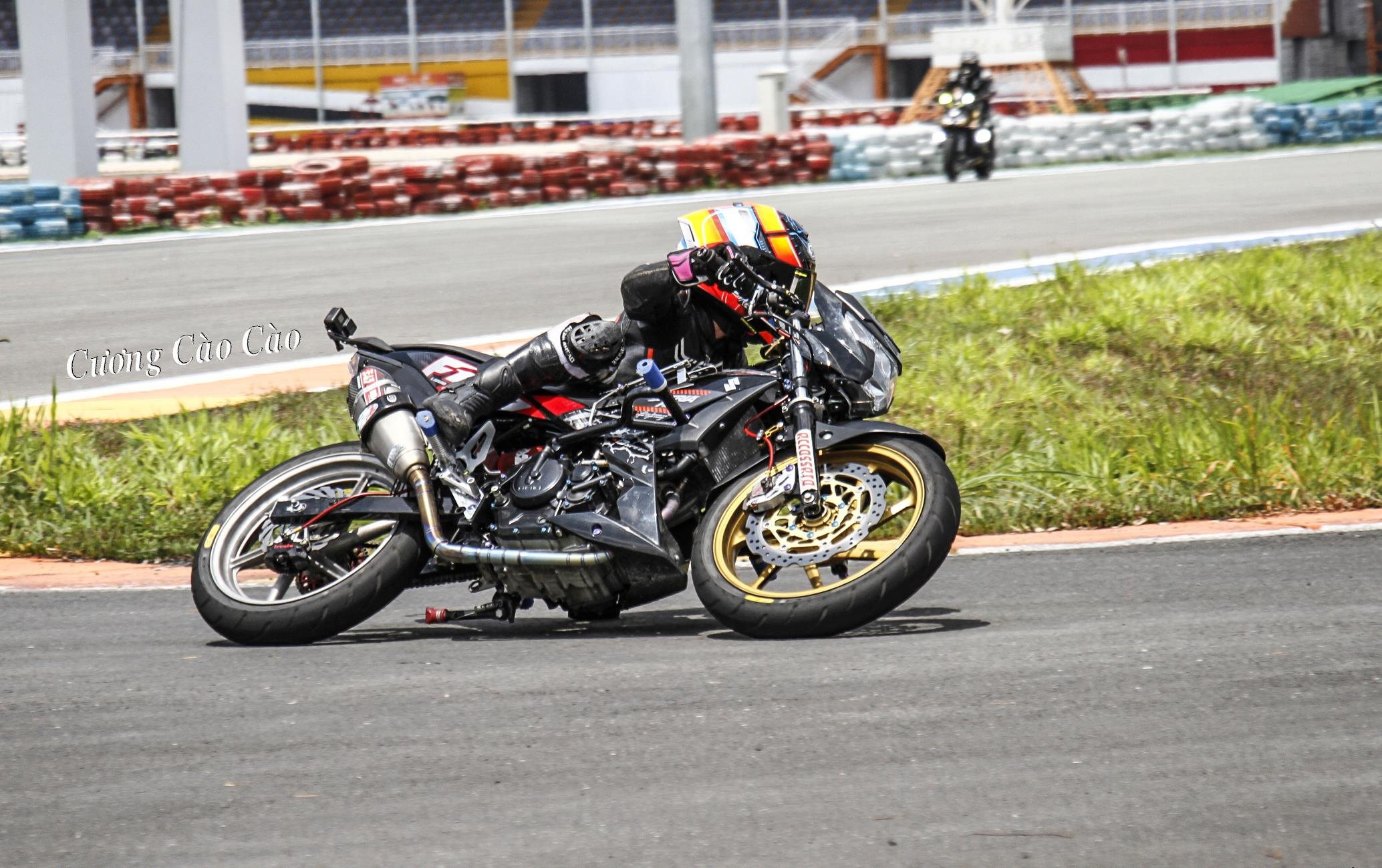 Suzuki Raider phien ban xe dua anh 21