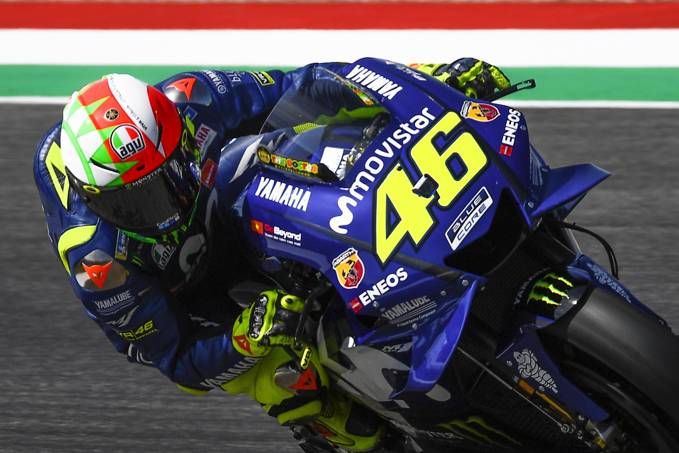 Valentino Rossi lai xe YZR-M1 dao pho anh 16