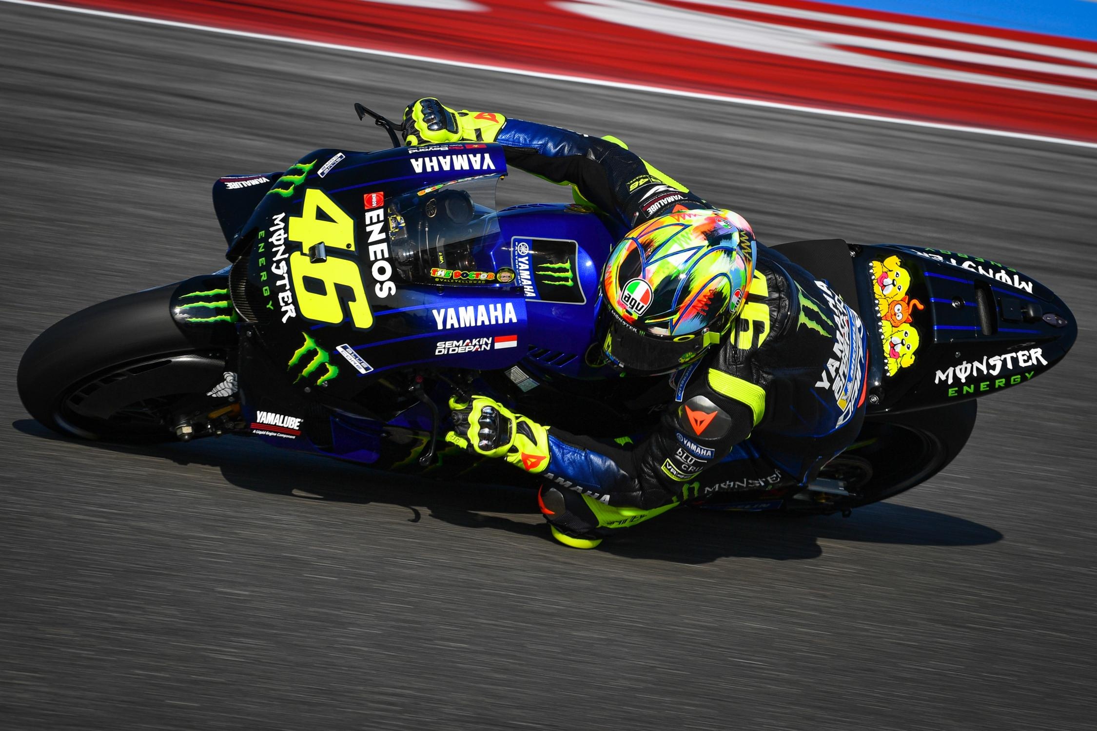 Valentino Rossi lai xe YZR-M1 dao pho anh 17