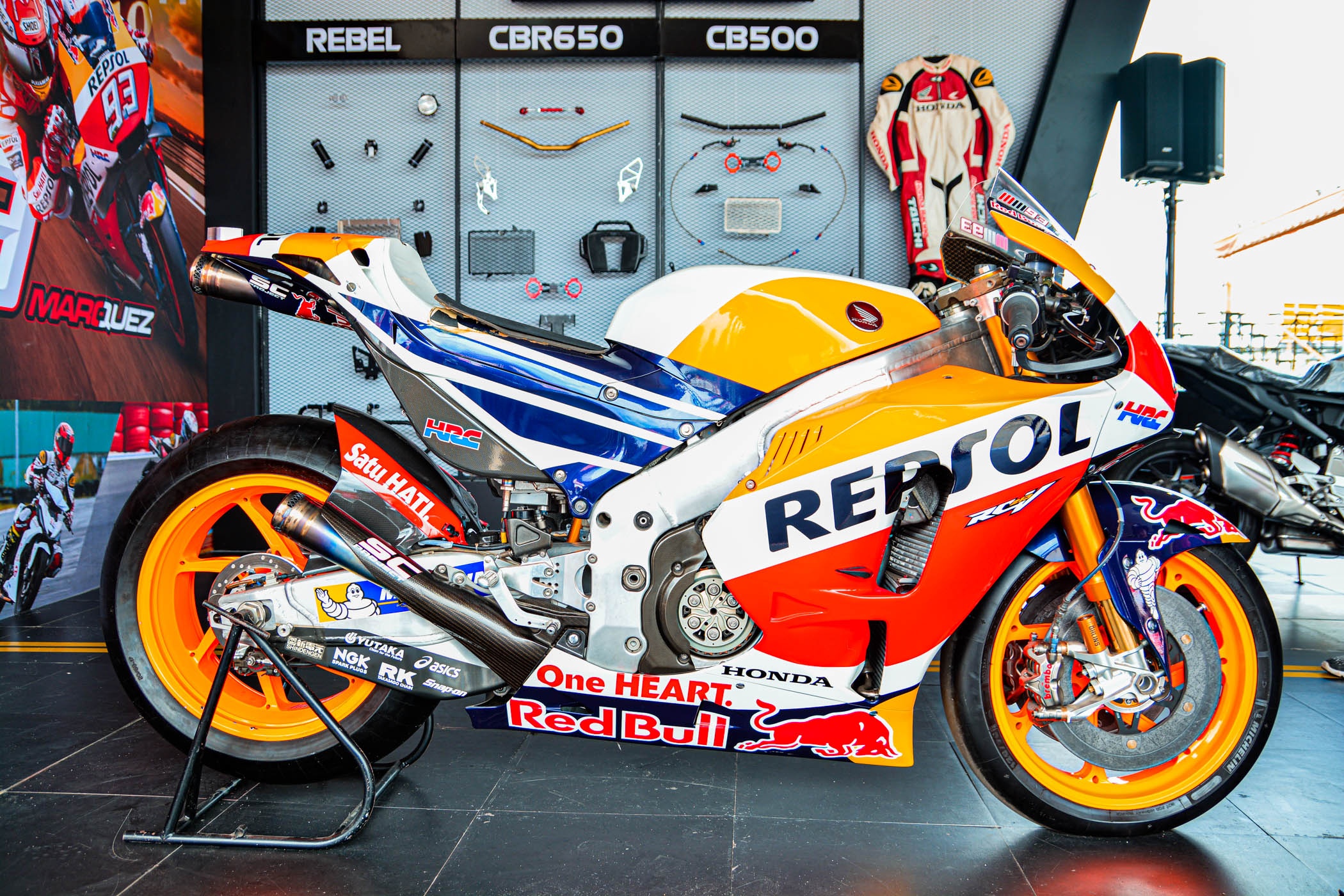 Honda RC213V duoc trang bi nhung gi anh 1