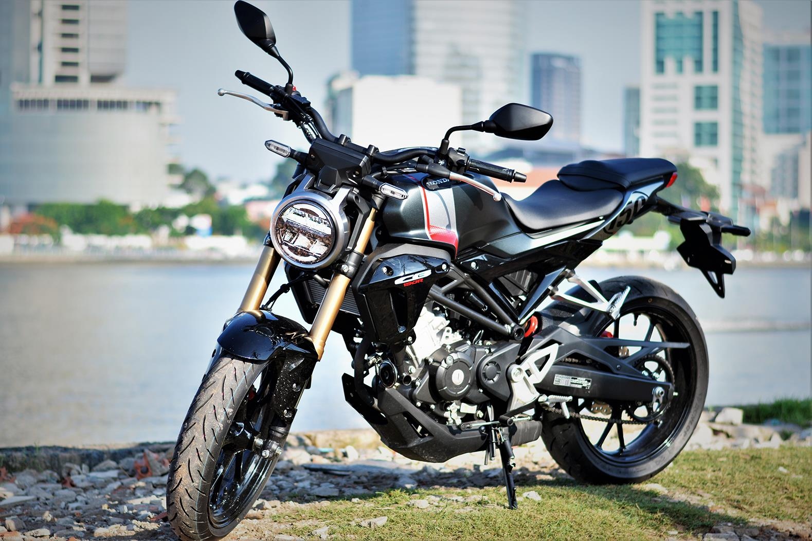 Den xe may Honda luon bat sang co bi phat khong? hinh anh