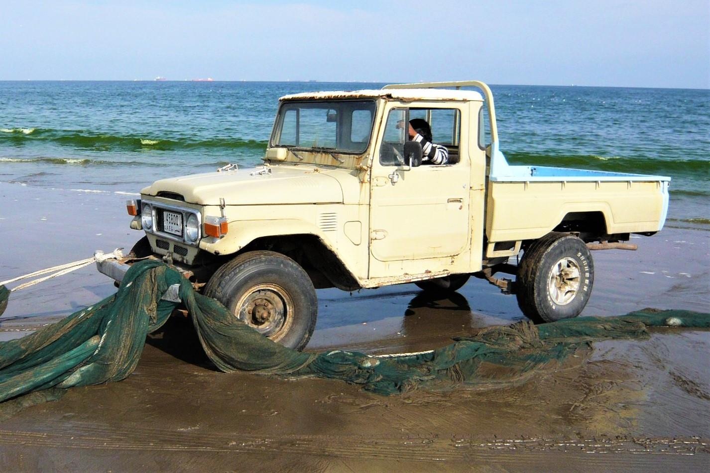 10 trieu xe 'noi dong coi da' Toyota Land Cruiser ban ra tren toan cau hinh anh