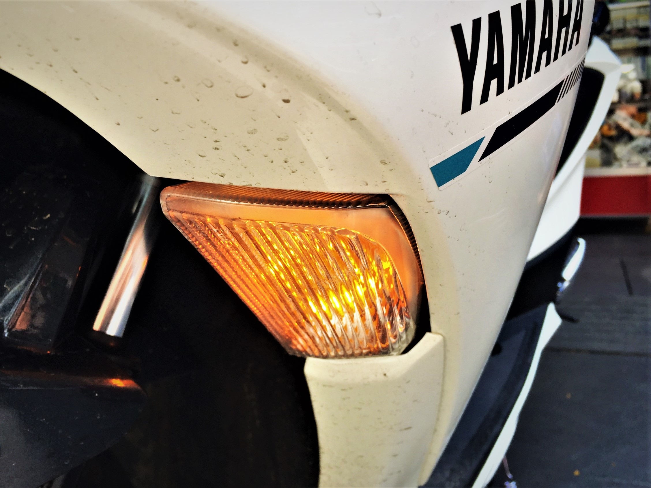 Vì sao đèn xi nhan có màu cam ảnh 1 Vi sao den xi nhan co mau cam anh 1