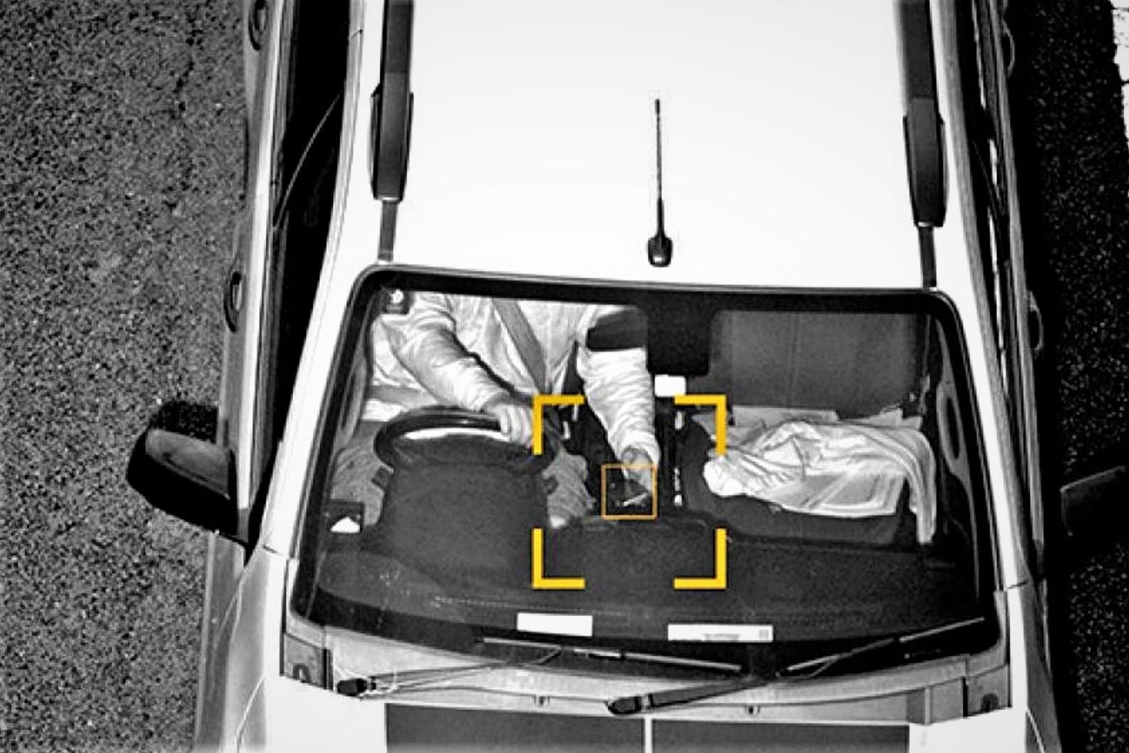 Lap camera thong minh, nhan biet tai xe dung dien thoai khi lai xe hinh anh