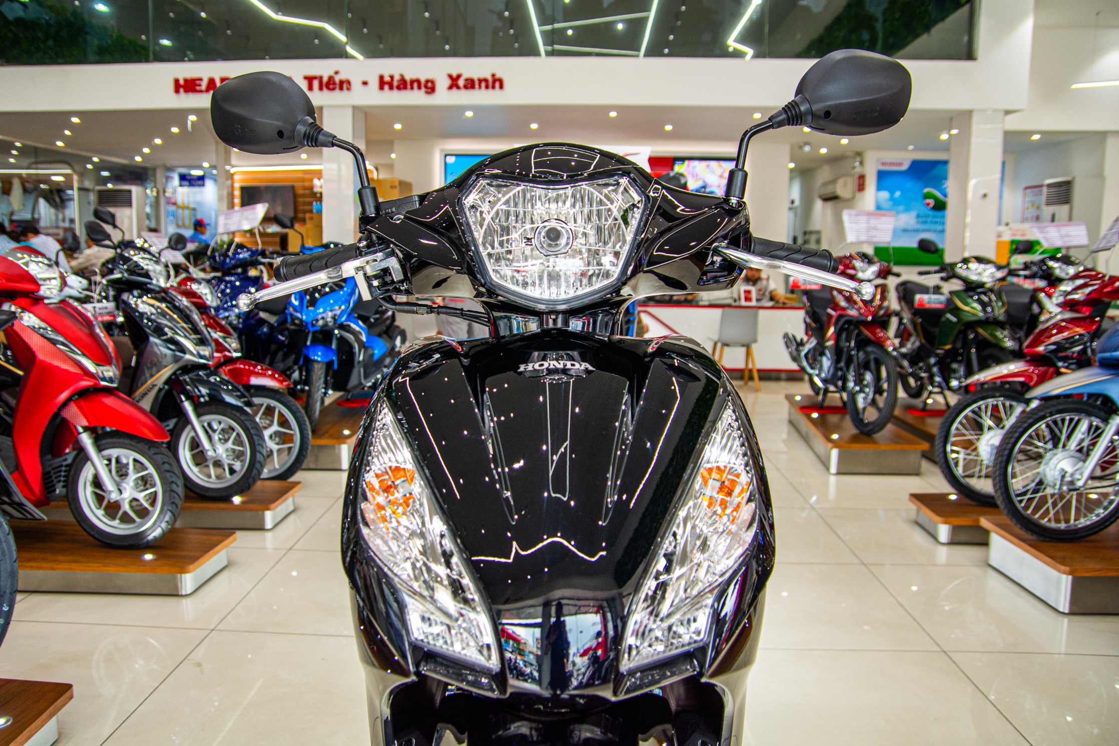 Honda Vision ban chay du gia cao anh 1