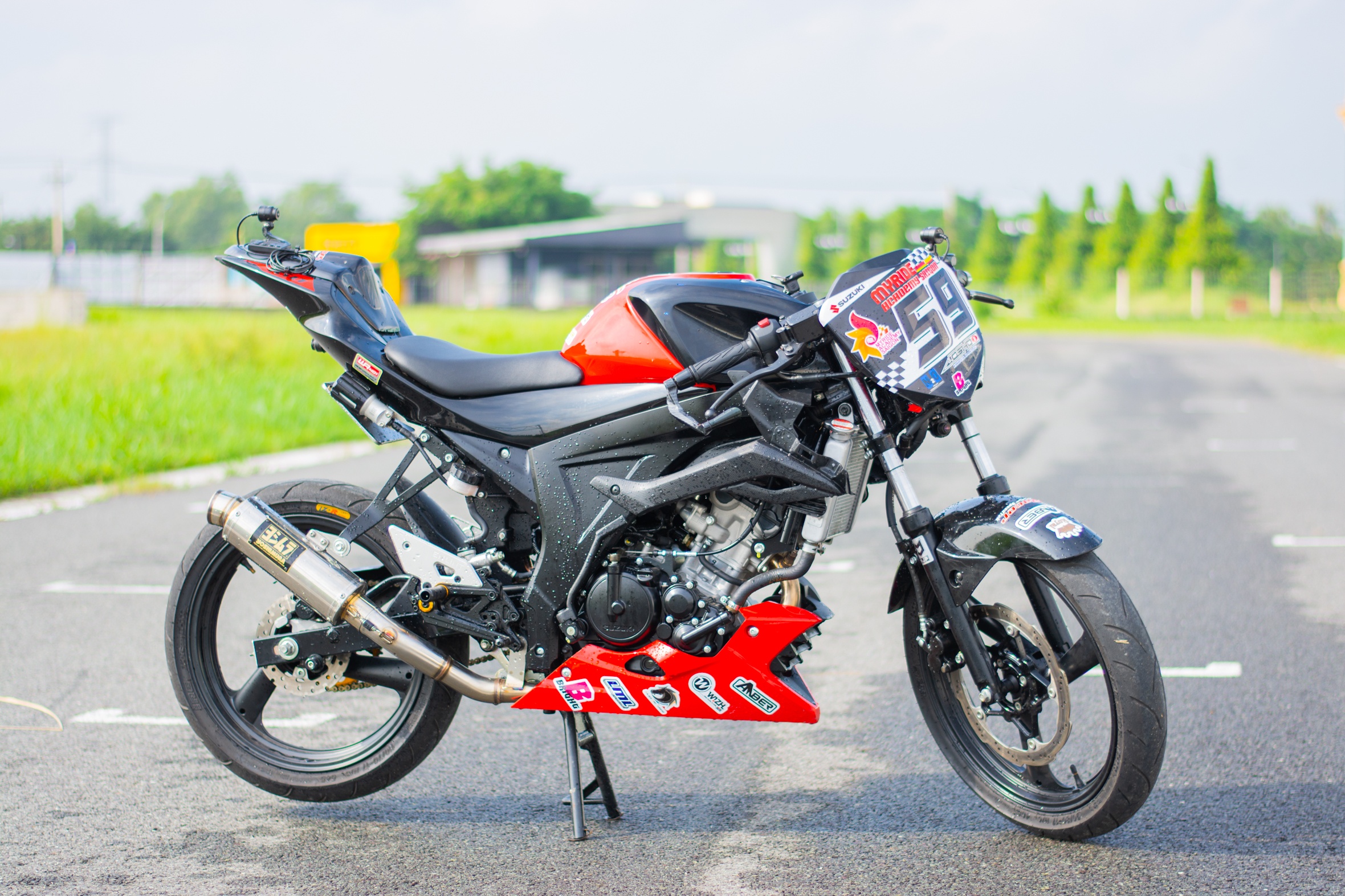 Suzuki GSX-S150 phien ban racing anh 1