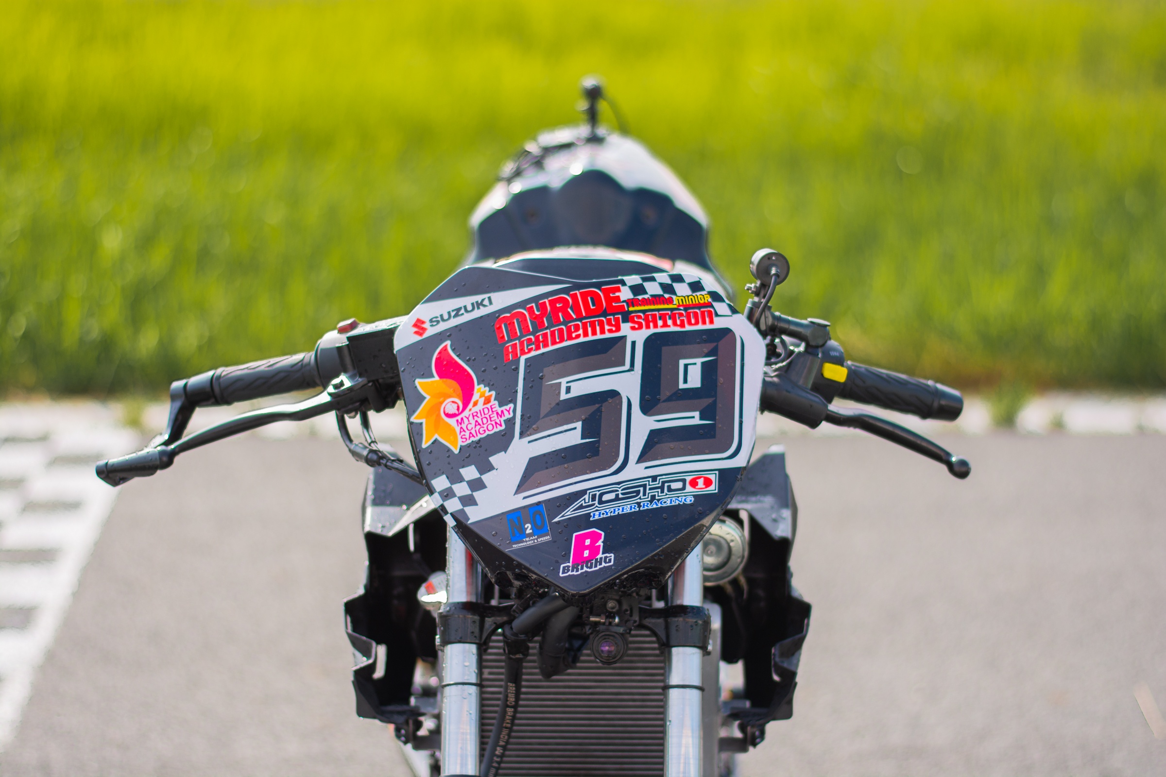 Suzuki GSX-S150 phien ban racing anh 2