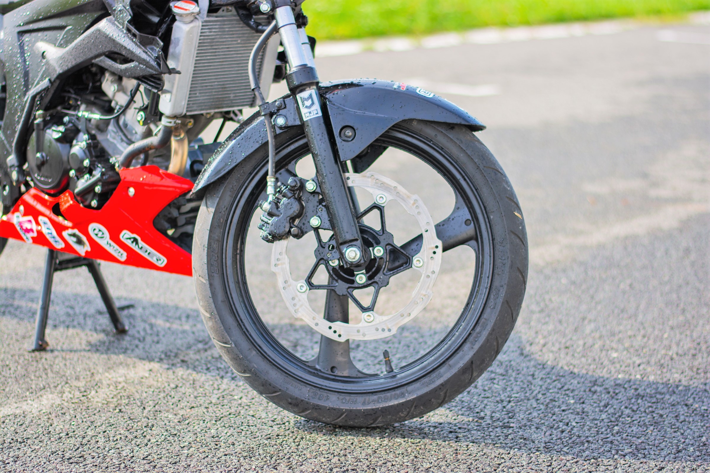 Suzuki GSX-S150 phien ban racing anh 3