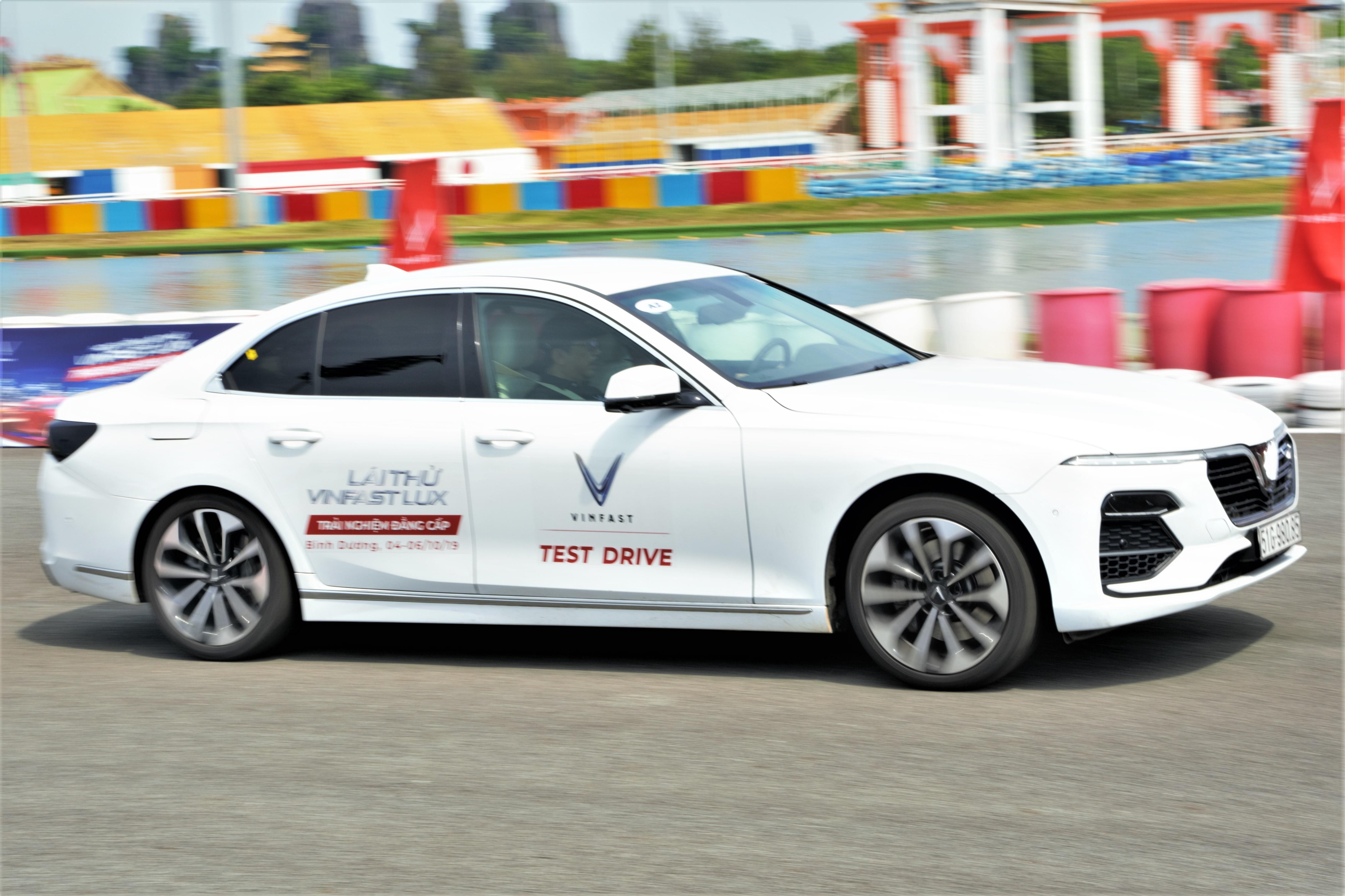 Danh gia noi that VinFast Lux A2.0 - khong sang trong nhu luc ra mat hinh anh