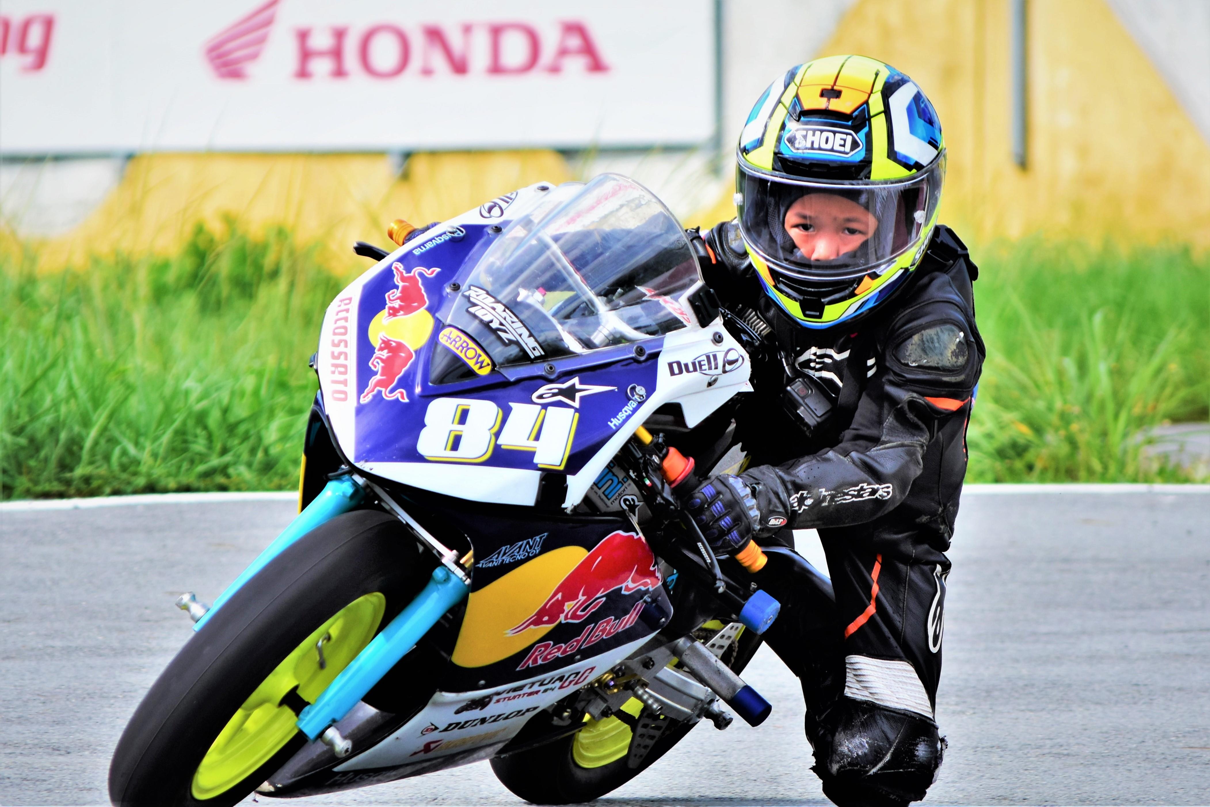 Hai tay dua moto nhi Viet Nam chuan bi thi dau tai Thai Lan hinh anh