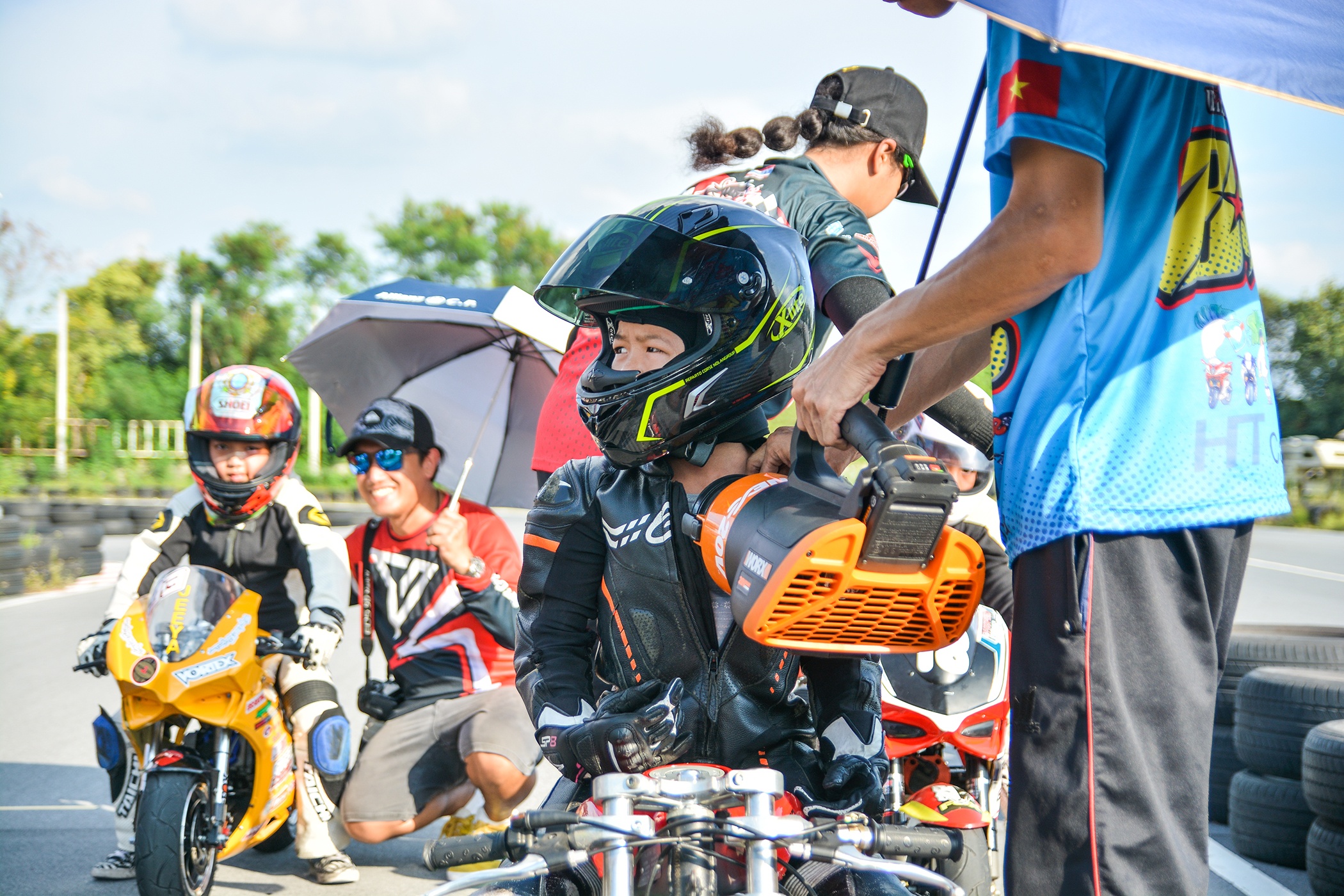 mot ngay tai giai dua xe lon nhat Thai Lan anh 27