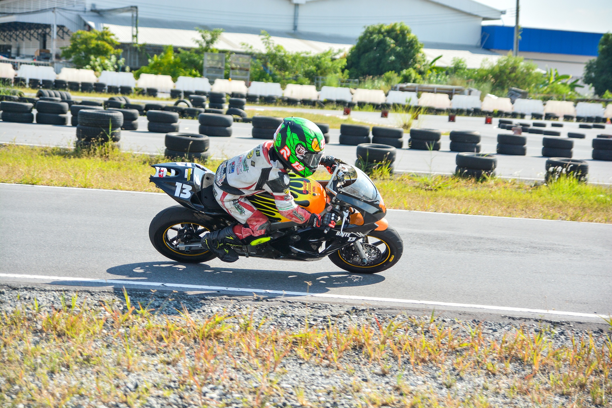 mot ngay tai giai dua xe lon nhat Thai Lan anh 28