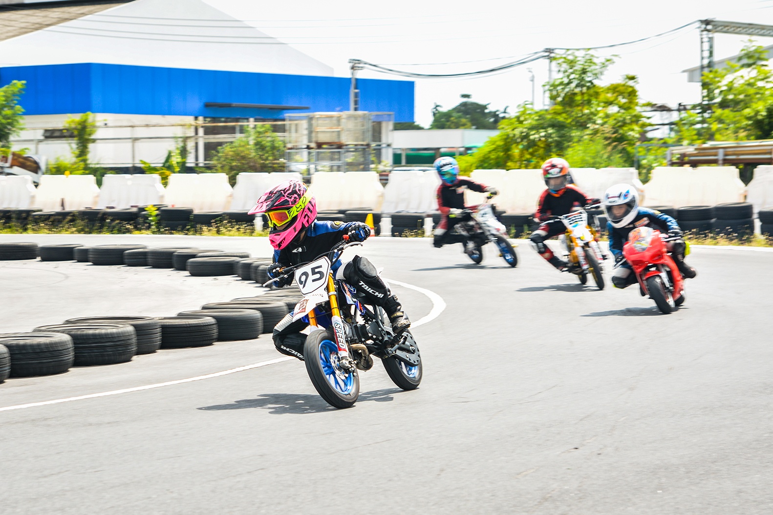 mot ngay tai giai dua xe lon nhat Thai Lan anh 34