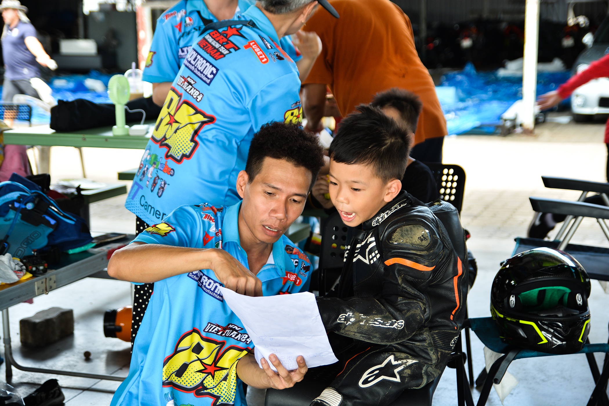 mot ngay tai giai dua xe lon nhat Thai Lan anh 7