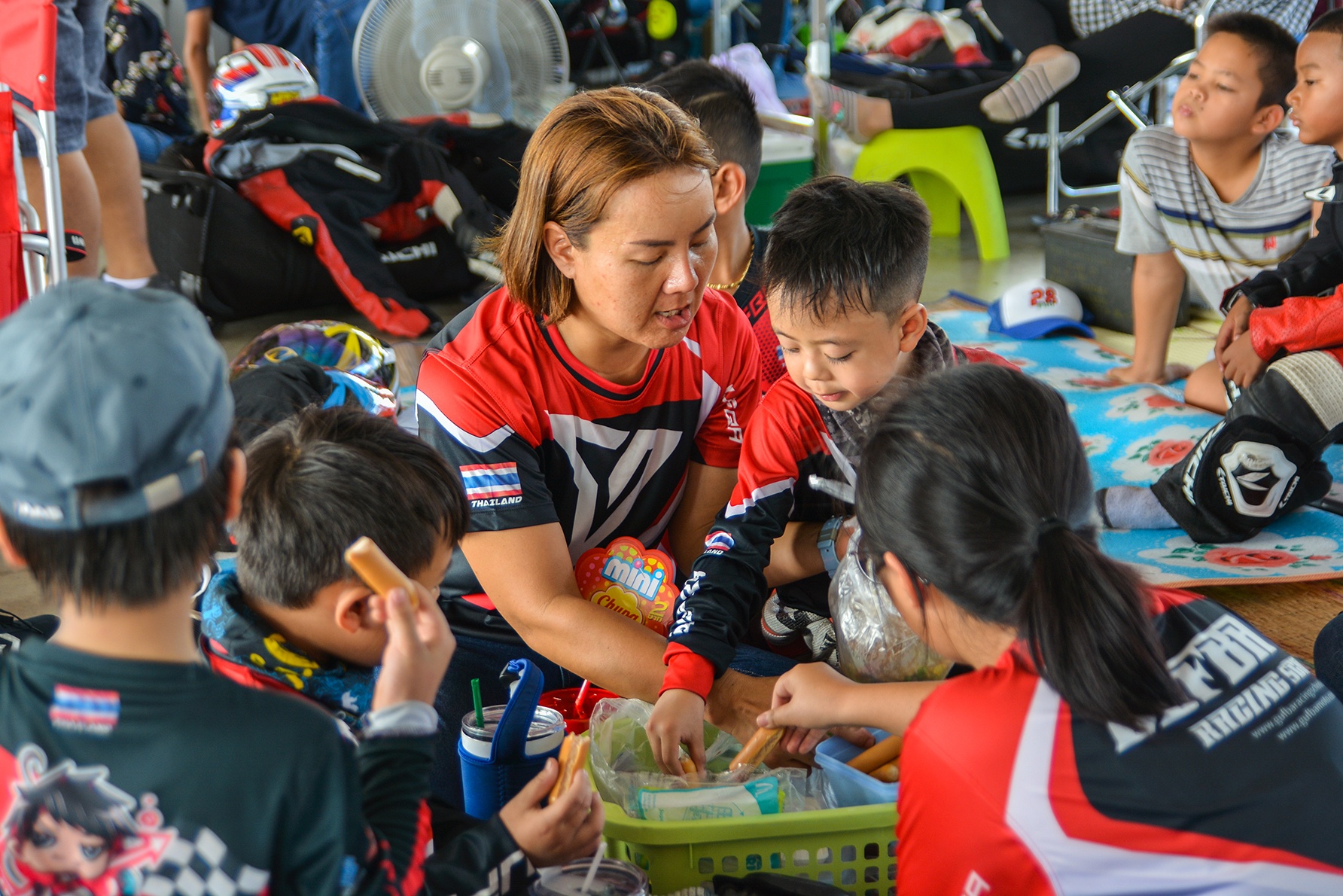 mot ngay tai giai dua xe lon nhat Thai Lan anh 8