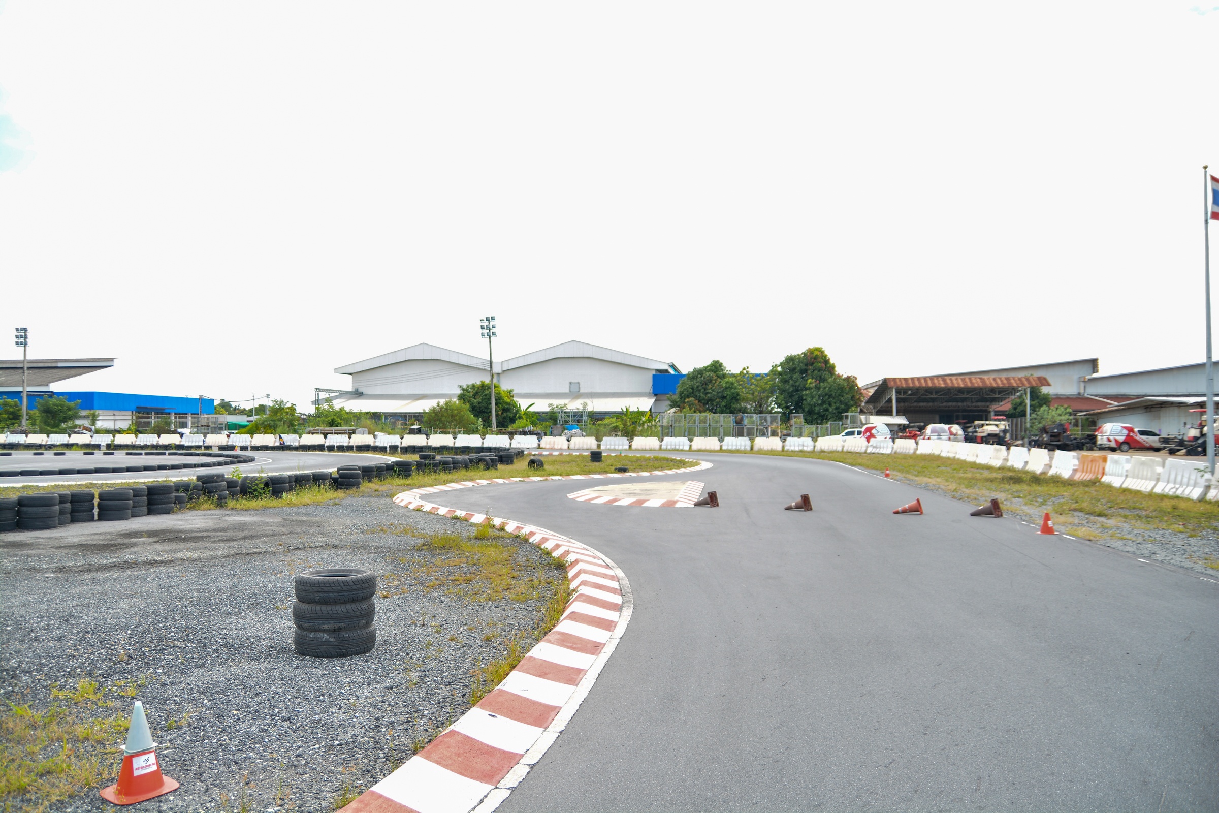 mot ngay tai giai dua xe lon nhat Thai Lan anh 18