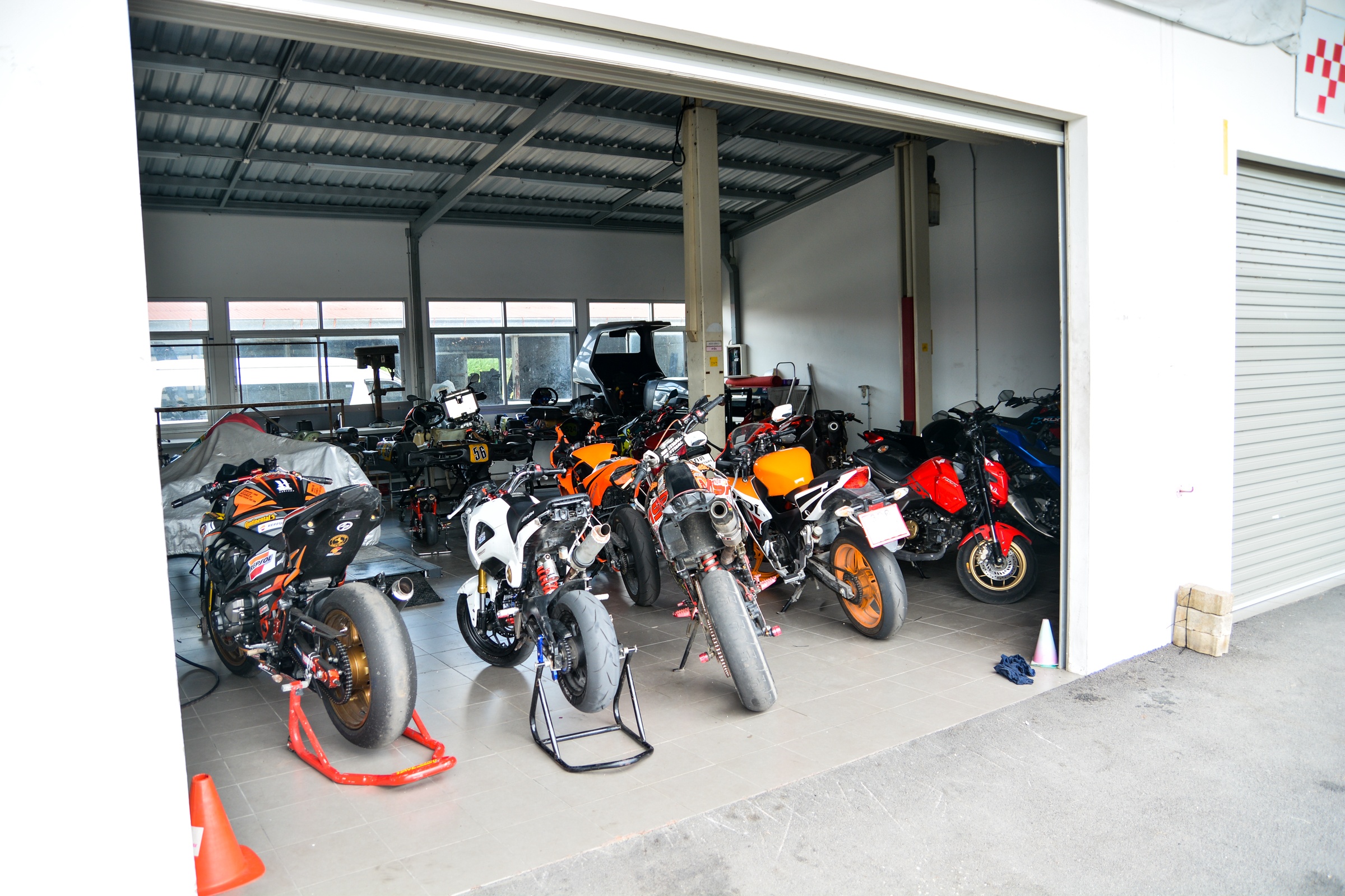 mot ngay tai giai dua xe lon nhat Thai Lan anh 20