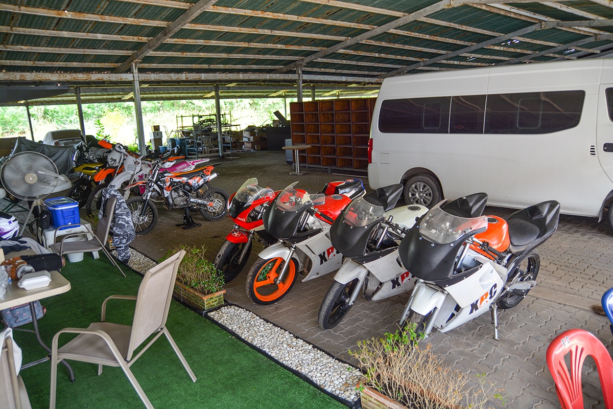 mot ngay tai giai dua xe lon nhat Thai Lan anh 22