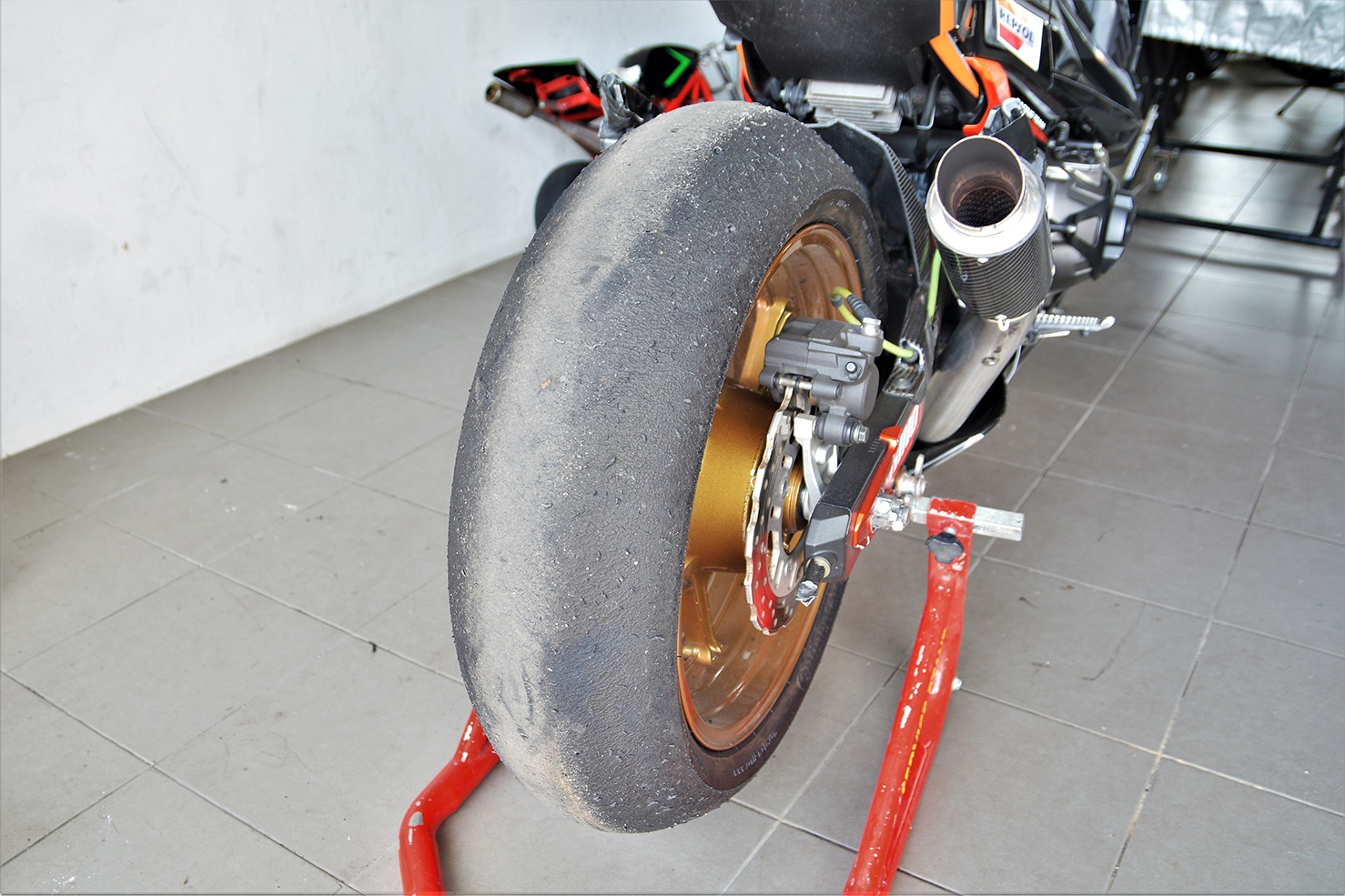 Chi tiet Kawasaki Z800 phien ban dua cua biker Thai Lan anh 15