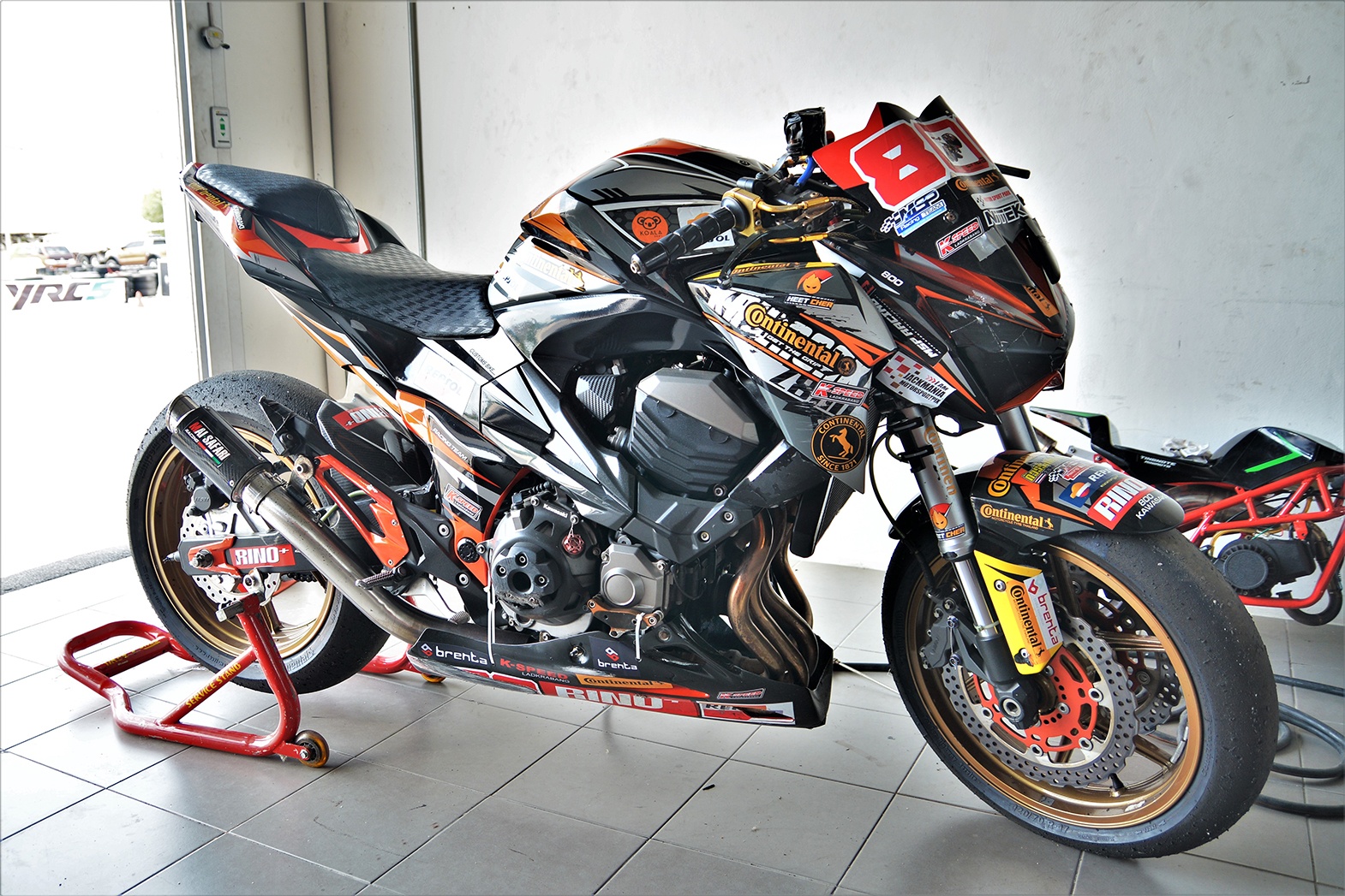 Chi tiet Kawasaki Z800 phien ban dua cua biker Thai Lan anh 1