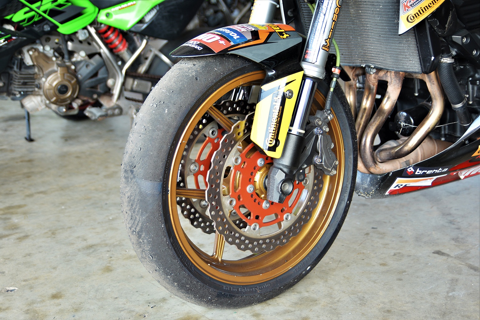 Chi tiet Kawasaki Z800 phien ban dua cua biker Thai Lan anh 2