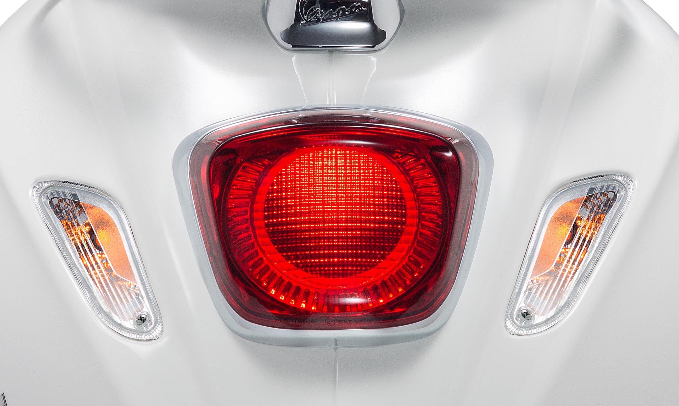 Vespa Sprint 2019 ra mat anh 2