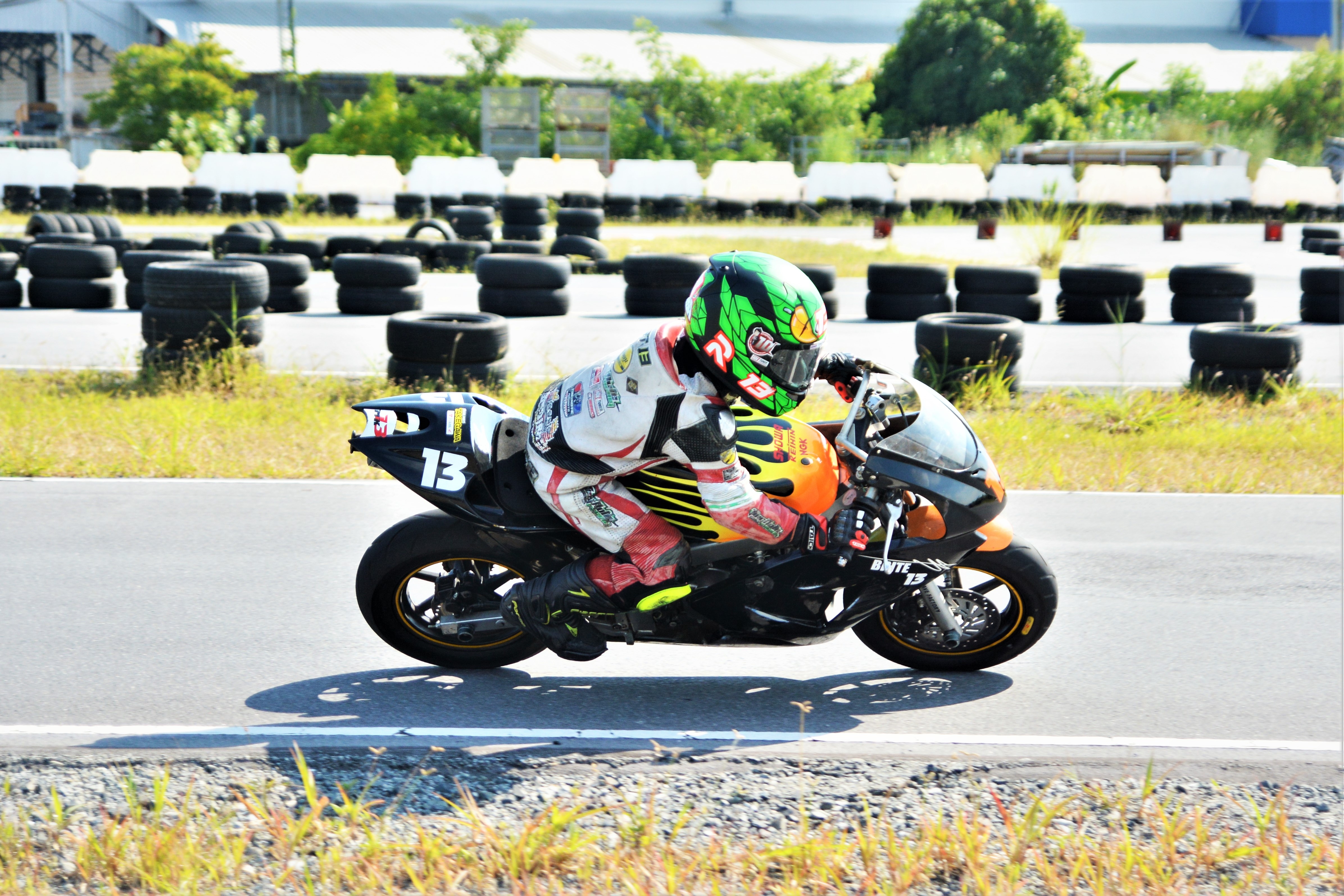 Duoi 18 tuoi co duoc dieu khien xe may trong san dua anh 1